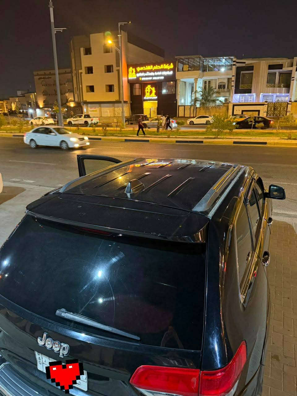 جيب كراند شيروكي
موديل 17 
6 سلندر 3600
ممشى 125 ميل
ضربتها 5 قطع يعني ابيعلك مصبوغة حزام 
شواصي وتكم مكفولات 
مكينة وكير وكهربائيات مكفولات
رقمها بصرة مطلوبة كمرك جانت معلاية 18
 مكانها بصرة المشراك 
السيارة باسمي
السعر 140 ورقة
رقمي :  *********** متوفر واتساب واتصال

