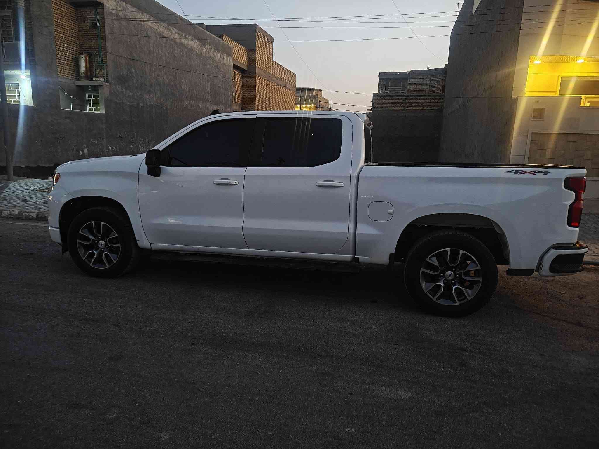 السلام عليكم ورحمة الله وبركاته
للبيع – شوفرليت سلفرادو RST موديل 2024 🚘 باب طويل بدي قصير دشبول تاهو

🩶 اللون: ابيض
📅 الموديل: 2024
📍 دخول جديد
📄 كتاب شهداء واسط
🛣️ الممشى: 18,000 ميل فقط
✨ السيارة بحالة ممتازة، نظيفة جدًا، وجاهزة للتسجيل والاستخدام، ولا تحتاج أي مصروف محرك 8 سلندر 5300.

💵 السعر: 235 
📍 مكان السيارة: الكوت

📞 للاستفسار والتواصل:
***********
