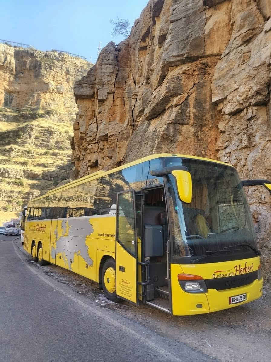 سلام عليكم من رخصت الادمن للبيع او مراوس سياره زغيره
 جيتي حجم 17 كير سطر مكينه اكسور 3 فيش حداديه تخم تاير تبريد زعانف 58 نفر بلاد سكله شرط رقم مارسدس 2007 اصل تحويل مباشر ثاني يوم
مشروع وطني
للاستفسار ***********
***********
