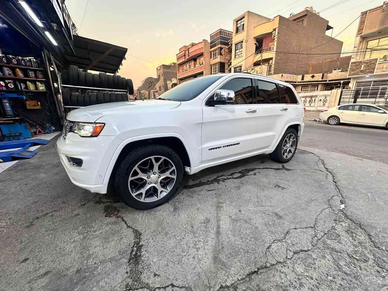 جيب اوفرلاند 2020
اللون: ابيض
عداد المسافات ١٦٠ الف كيلو متر 
المواصفات:   اوفرلاند فول مواصفات 1/1 
6سلندر محرك(3600)
بصمة
بانوراما
كراسي جلد اصلي مكلي ختم اوفرلاند
كراسي اثنين كهرباء
كراسي(تدفئة+تبريد)
كراسي خزن(ميموري)
كراسي خلفية تدفئة
داخل بيجي
دشبول خياط
تشغيل عن بعد
جكات
#شاشة_امامية_كبيرة_لمس_حراري(11 inch)_الجديدة_كليا
#نظام_خرائط(نظام ملاحة)_Navigation
#نظام_زاوية_التوجيه
#نظام_حالة_النقل
#نظام_اتزان_السيارة
#جهاز_مساعد_بالقياس
#نظام_مستشعر_صف_المركبة
#تعليق_تلقائي_للدخول/الخروج
#عرض_رسائل_نظام_التعليق
#نمط_تبديل_العجلات
#نمط_النقل
#نمط_محاذاة_العجلات
كامرة خلفية دوارة اصلية
شاشة عرض الاعطال
صندوك كهرباء
استيرن كهرباء
استيرن تدفئة
شفتات كير بالاستيرن
فول تحكم استيرن (جهتين امامي+جهتين خلفي)
#رادار_خلفي
#رادارات_جانبية
نظام إطفاء المحرك فقط عند الوقوف واعادة تغشيل المحرك عند المشي AUTO START
نظام تزحلق
فور ويل 4X4
متعدد أنظمة القيادة (ثلجي, رمالي,طيني,صخري)
دبل كير(عادي+اوتوماتيك)
ناقل حركة 8 نمر
نظام سبورت دكمة
نضام اقتصادي ECO
دبل حساس(امامي+خلفي)
#ماسحات_جام_امامية_تعمل_تلقائيا_عند_ملامستها_للمطر
#شباك_خلية_كروم
#نقطة_عمياء
#نظام_تنبيه_للنقطة_العمياء
مري كهرباء (شفط) AUTO
#مري_قلاب
#مري_جانبي_تدفئة
#مرايا_جانبية_حساسة_للضباب_تعمل__الحاجة
#ويل_20
تقرير غرق السياره جديده وبل عافيه عل ياخذها سعرها 
 240وبيها مجال بسيط  للاستفسار ***********
