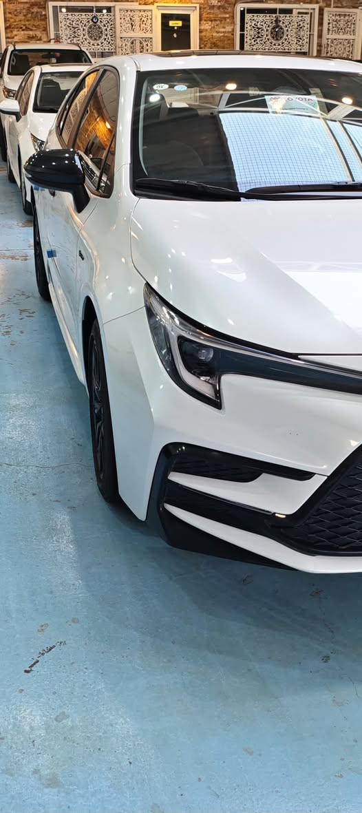 كورلاء بلاك ديشن موديل 2025خليجي سيارة بعدها بحاله الوكاله غراضها ما مفتوحة ماشيه ٢ الف  ).هايبرد بانزين
• التصميم الخارجي:
• فئة Black Edition الأصلية.
• جناح خلفي + مرايا جانبية + شعارات (سوداء ملكية).
• ويل كب أسود بلادي بتصميم رياضي.
• فتحة سقف (سلايد).
• إضاءة لايت زينون فاخرة.
• التقنيات والذكاء:
• شاشة وسطية متطورة + عداد ديجيتال بالكامل.
• كاميرا دوارة بدقة عالية.
• بصمة تشغيل كورلاء بلاك ديشن موديل 2025خليجي سيارة بعدها بحاله الوكاله غراضها ما مفتوحة ماشية٢  الف ).هايبرد بانزين
• التصميم الخارجي:
• فئة Black Edition الأصلية.
• جناح خلفي + مرايا جانبية + شعارات (سوداء ملكية).
• ويل كب أسود بلادي بتصميم رياضي.
• فتحة سقف (سلايد).
• إضاءة لايت زينون فاخرة.
• التقنيات والذكاء:
• شاشة وسطية متطورة + عداد ديجيتال بالكامل.
• كاميرا دوارة بدقة عالية.
• بصمة تشغيل + نظام الدخول الذكي.
• نظام (رادار + تحديد مسار + قيادة شبه ذاتية).
• هاند بريك كهربائي + أوتو هولد.
• الراحة والأمان:
• مقاعد جلد أصلي (تحكم كهربائي للمقعد).
• تحكم مقود كامل (جهتين) + وضعيات قيادة (Drive Mode).
• نظام أمان متكامل (فل سيستم إيرباك + مانع تصادم + مانع انزلاق).
سعر ٢٦ و٧٥٠ وبيه مجال شراي يتصل مكان بغداد 
الون الصدفي
***********
