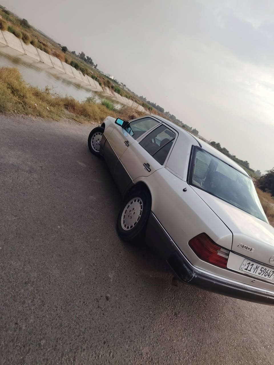 مرسيدس • موديل ٨٩ محدثة ٩٢ • رقم بغداد
