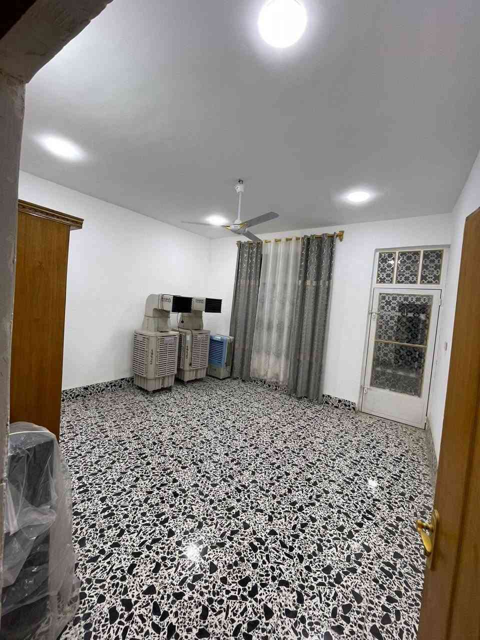 بيت طابو زراعي سند 25 طابقين مساحه 100م استقبال ومطبخ 3غرفيتن توم وساحه درج وحمام ومنور  سعر 105بي مجال قليل زعفرانيه دور الصحه الاولى قريب مدرسة واسط سده الجنابين رقم *********** احمد للعقار
