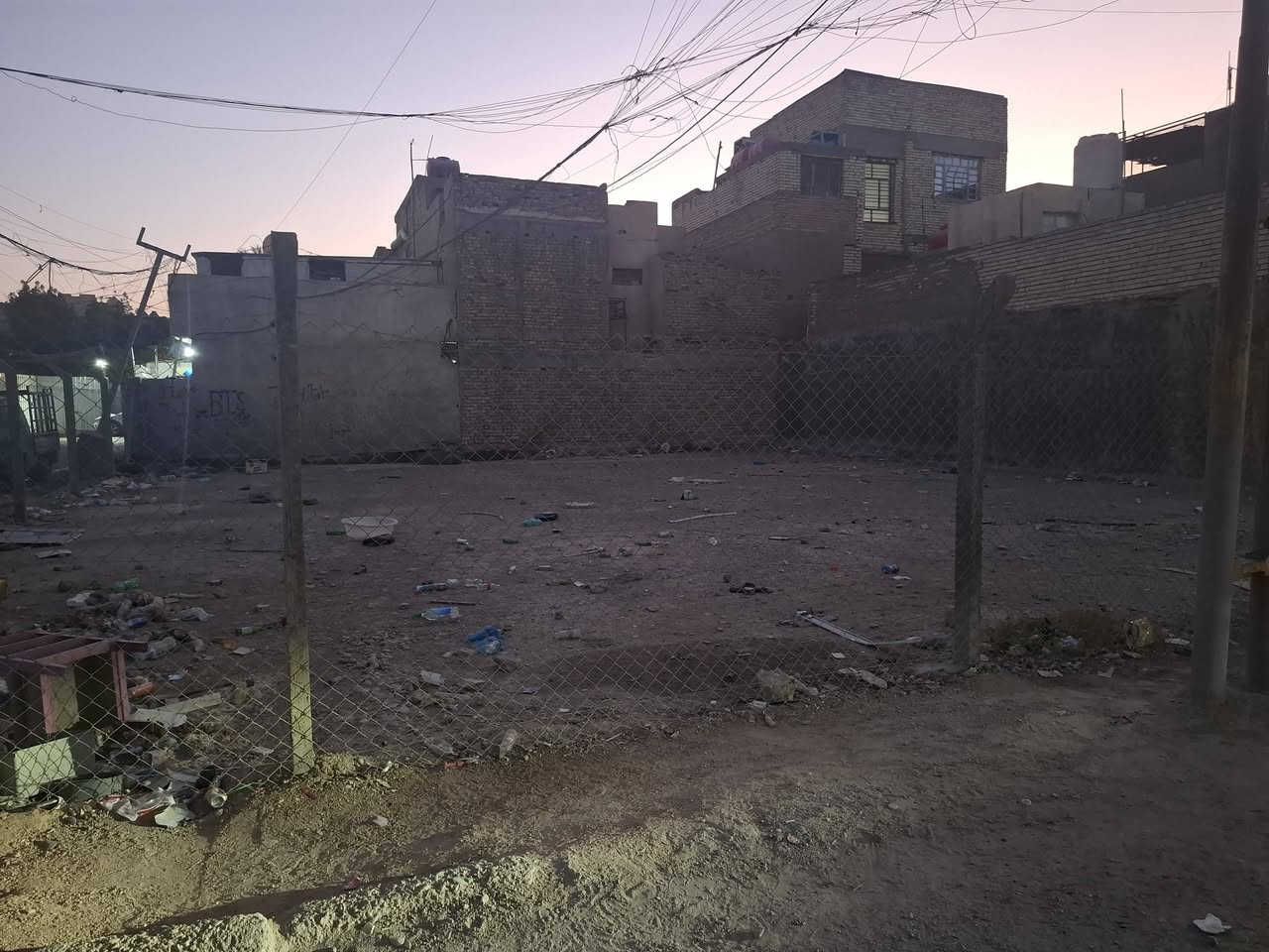 قطعه مساحه ٢٠٠م تتقسم الى خمسينات ركن حي الجهاد الألفين خلف سوق الامانه
الاتصال ***********
واتساب ***********
