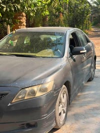 وبركاته من رخصة الآدمنية المحترمين  للبيع سيارة كامري وارد امريكي 2007...