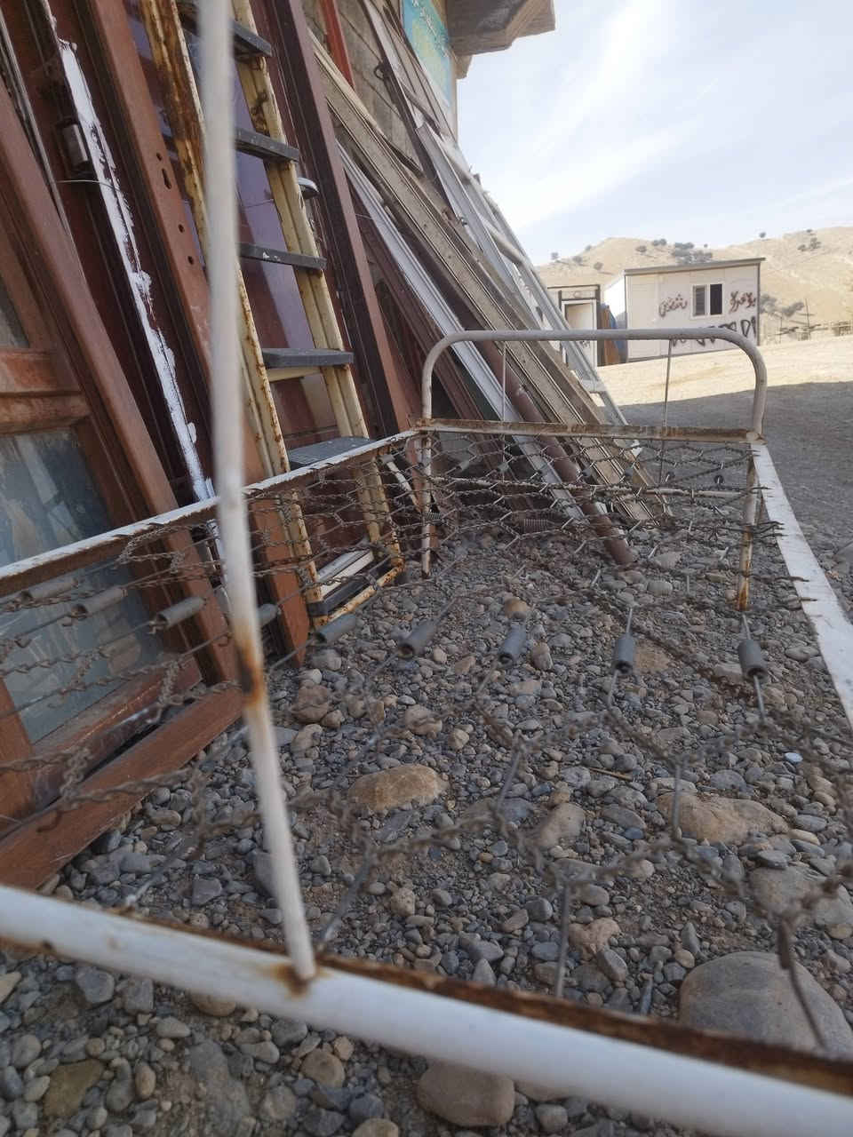 سرير • رانية • قدام المسجد