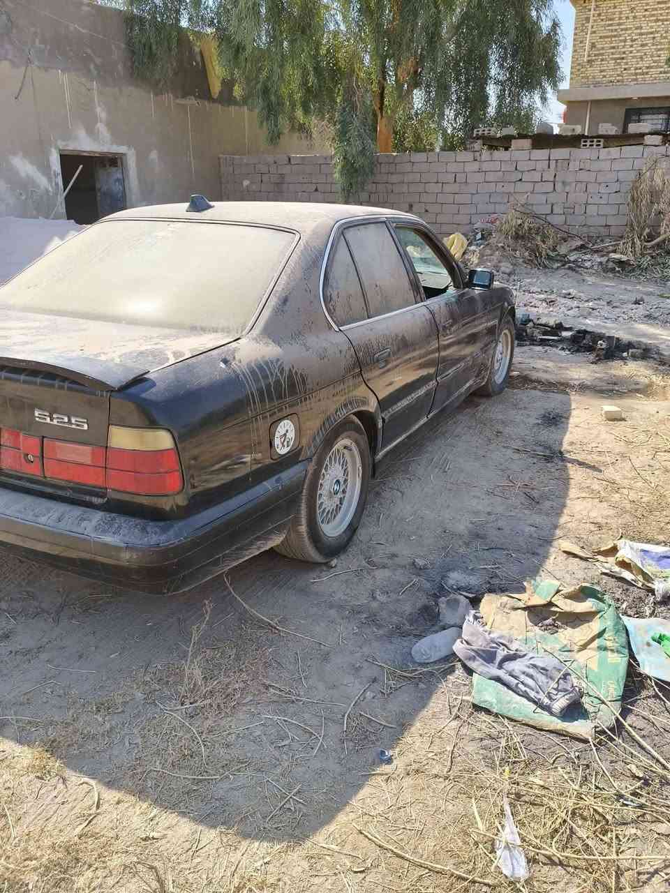 سلام عليكم بي ام دبليو 525  موديل 88 بسمي رقم بغداد سنوياً صاقطه صارله 5  /السعر 50 بيهه مجال ***********
