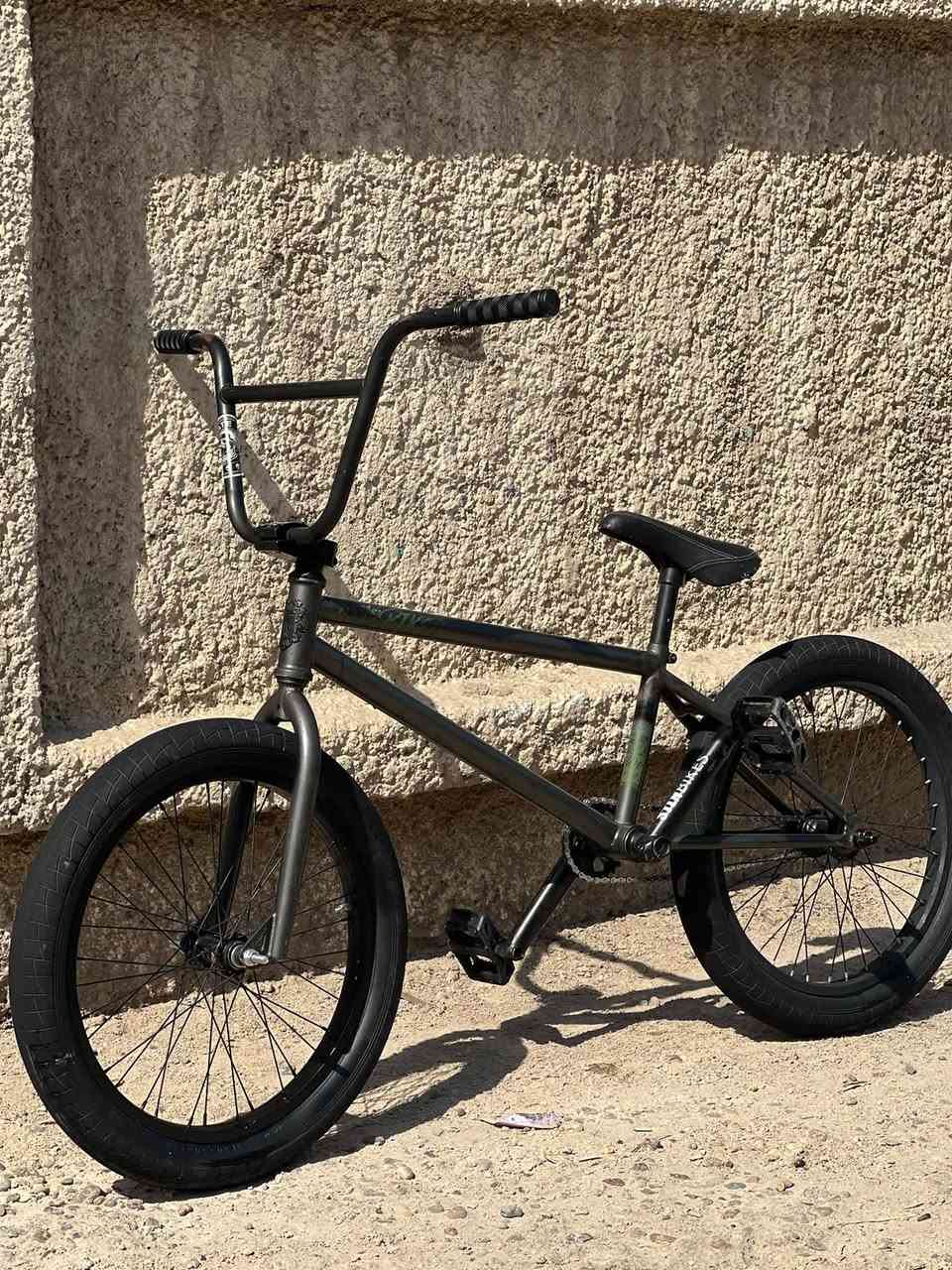 (متوفر الان)
سلام عليكم احبتي ليوم جبتلكم بايسكل جديد شكاكي 
ماركه عالميه (STOLEN) فول وزنه خفيف ريشه يتحمل وزن ثقيل سارع قبل الحجز !!
الاتصال والاستفسار ***********
👇👇 المواصفات 👇👇
نوع الماركه : BmxSTOLEN ، بي ام اكس ستولن
سعر ثابت : 250 الف دينار عراقي وتوصيل مجاني فقط بغداد
!!
حجم البايك : 20.75 عالي
وزن البايك: خفيف 9كيلو غرام / يتحمل وزن ثقيل 75 وأكثر
تايرات : اصليه حجم 20.40 عراض
وياله : طبقتين عراض مكينه يمنه صوت عالي
ركبه وسكان : عاليات 
الكشن : نوعيه فلاي جلد
توجد خدمة توصيل بغداد فقط
