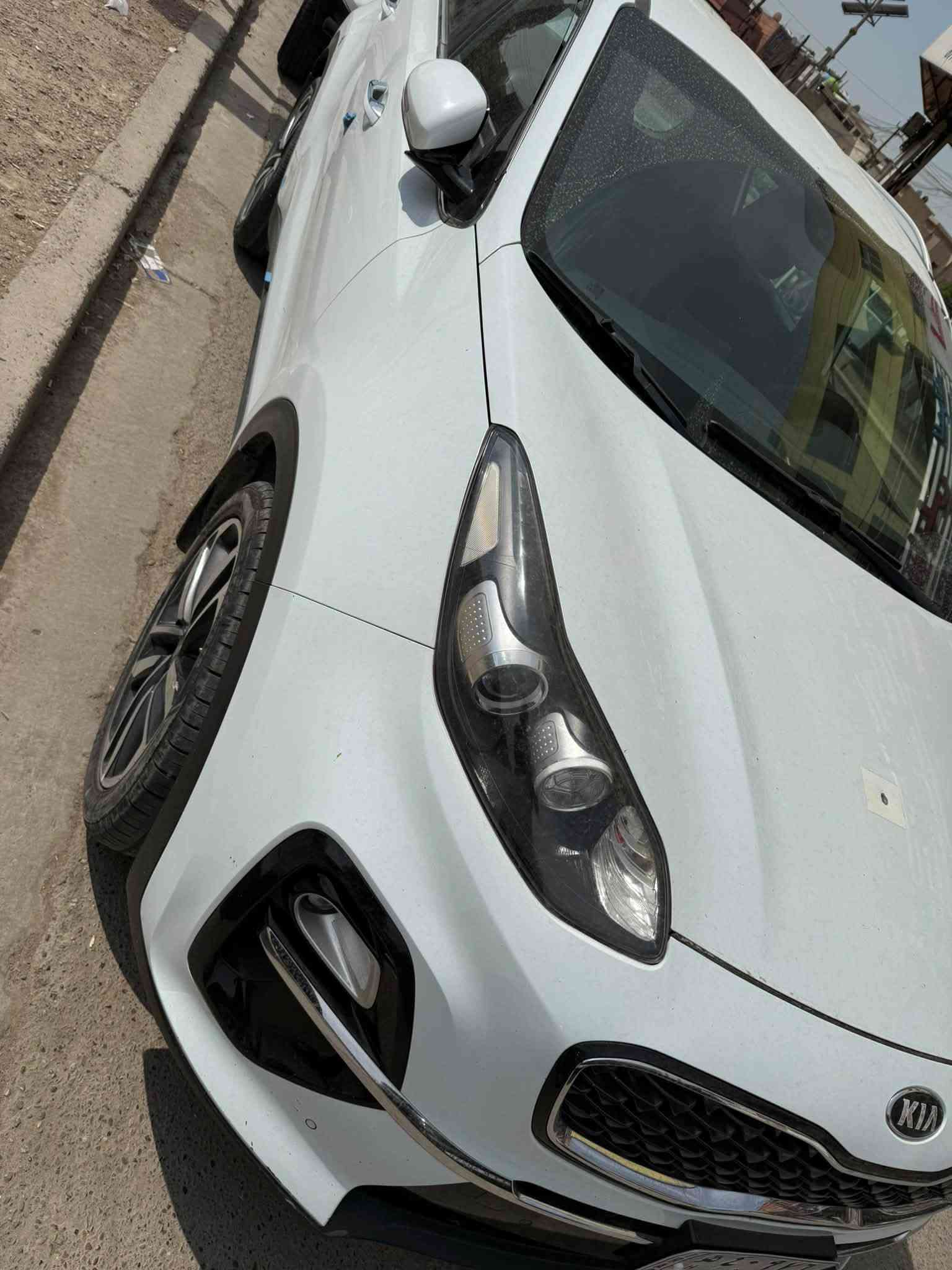 سبورتج 2019 خليجي مكفوله من الضربة و الصبغ ،، بيها حالوب و بيها طخه بسيطة اسفل الباب الخلفي و ما مسويها ،، السيارة جاهزة بدون نقص و تايرات امامية جدد ، مكاني بغداد ، بأسمي تحويل ثاني يوم 
***********
