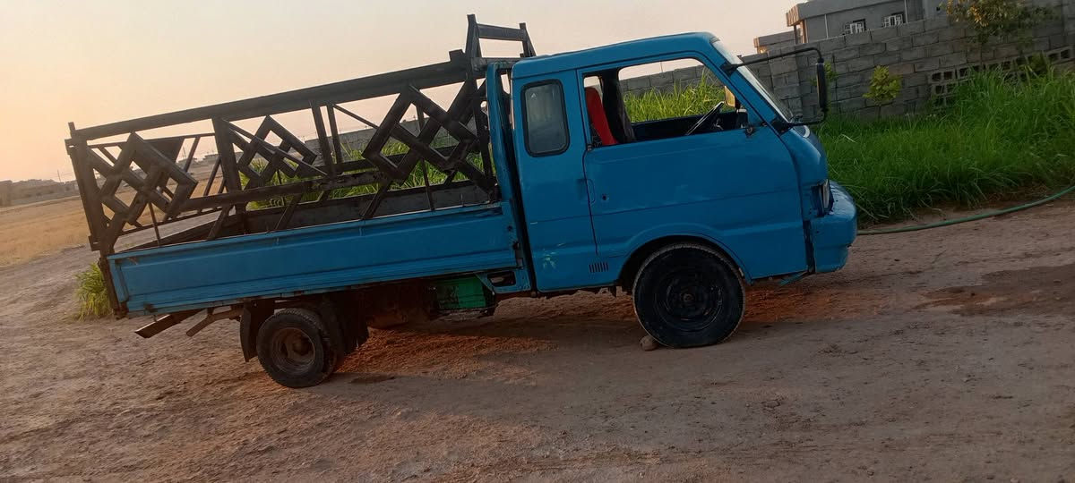 السلام عليكم كيا بنكو للبيع موديل 96
محرك بيه بدايه بخار گير اكسل شاصي شرط والباقي شوف العين الاتصال بالرقم  ***********
