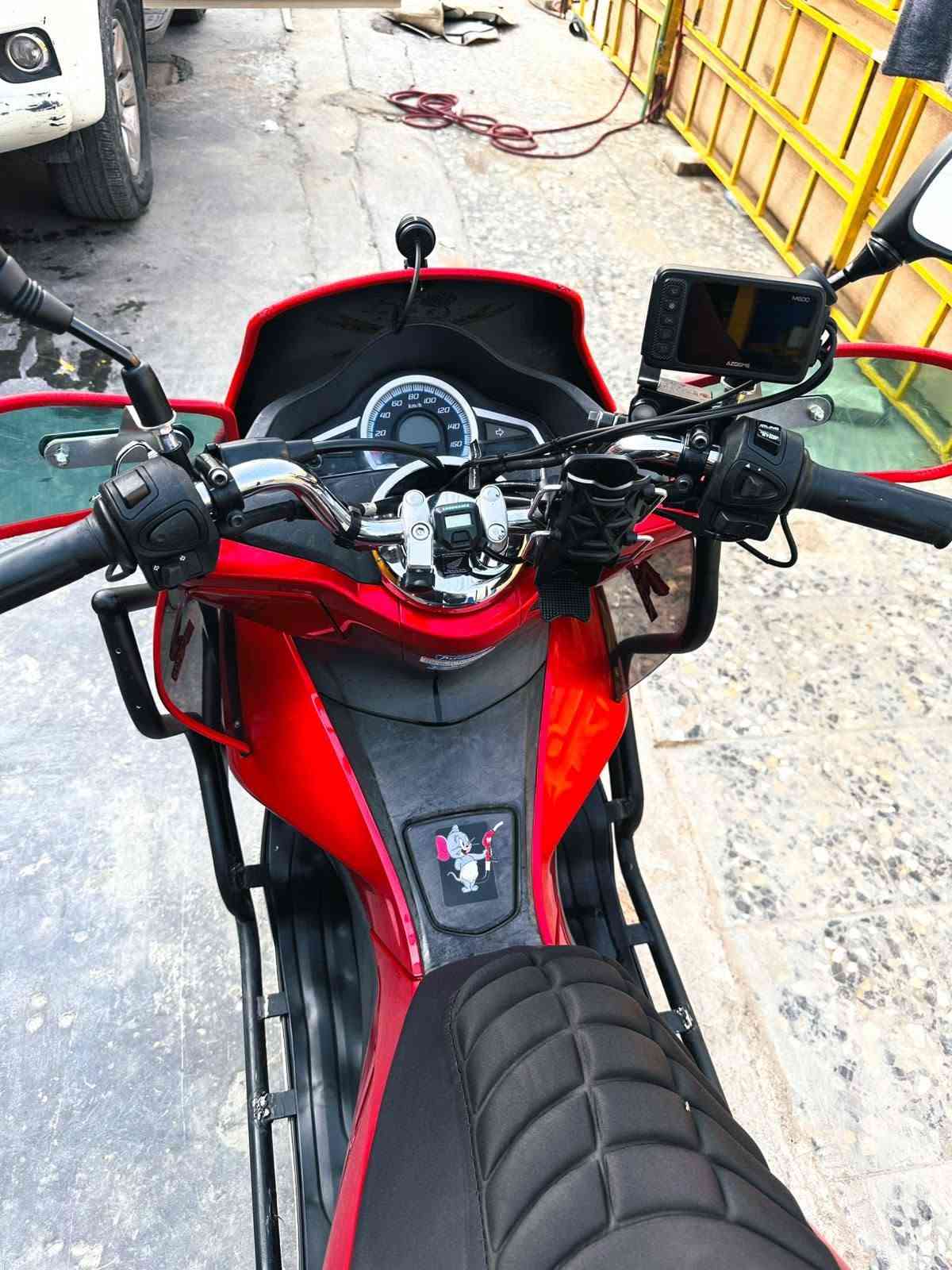 سلام عليكم🏍 دراجهPCX محرك 125ياباني🇯🇵 جيل ثاني
حساس ازدحام حرف A تدفئة بل ستيرن دبل اشاره
كامرات 📽اماميه و خلفيه🎥 صوره و صوت🎙  تسجيل شهري تحديد موقع📍 GPS  درع🛡 صندوق مالته الاصلي سستم 🎧🎼سماعات بل صندوق صوت كلش عالي دبلات الخلفية مال جيل الرابع يعني طسته كلش حلوه (دراجه بدون رقم) {منفيس الدراجه موجود و المكاتبه المعرض موجوده}  
عنوان بغداد حي اور قرب مستشفى المؤيد الأهلي 2
سعره ٢٢💲 ورقه بيه مجال خابرني و بل خدمه ما اقصر وياك
***********
***********
