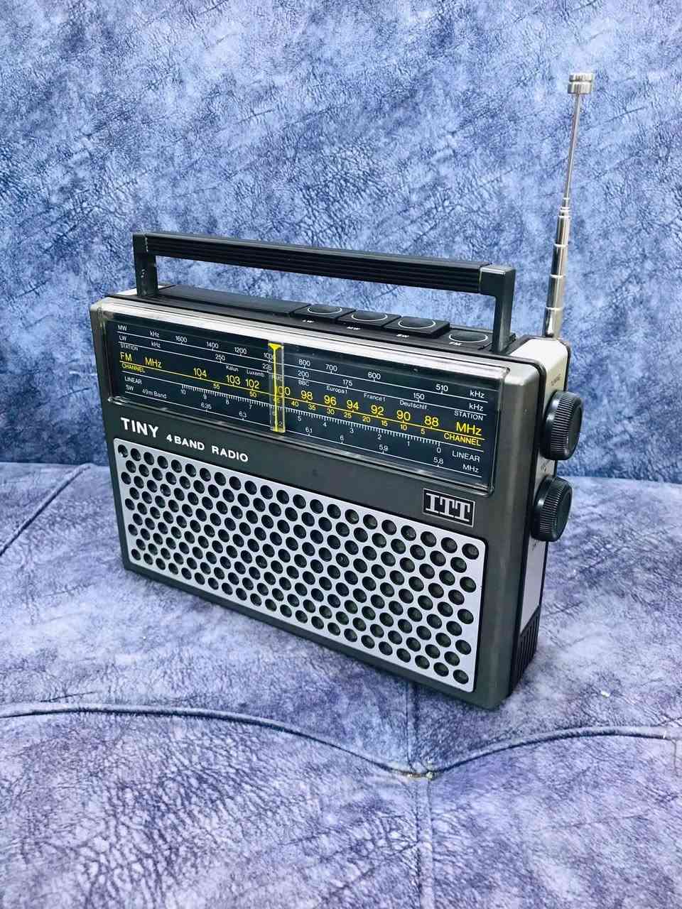 للبيع 📻
جهاز راديو من شركة ITT المانيا
نظافة الجهاز 95 % على شركة 
نظام الراديو FM / MW / SW / LW
كهرباء 220 V + بطاريات وسط 6 🔋
عرض الجهاز  24 عرض 17 ارتفاع 
سحب الراديو جداً راقي ونقي 🎼
للاستفسار اكثر مراسلة الصفحة 
وات ساب *********** ☎️

