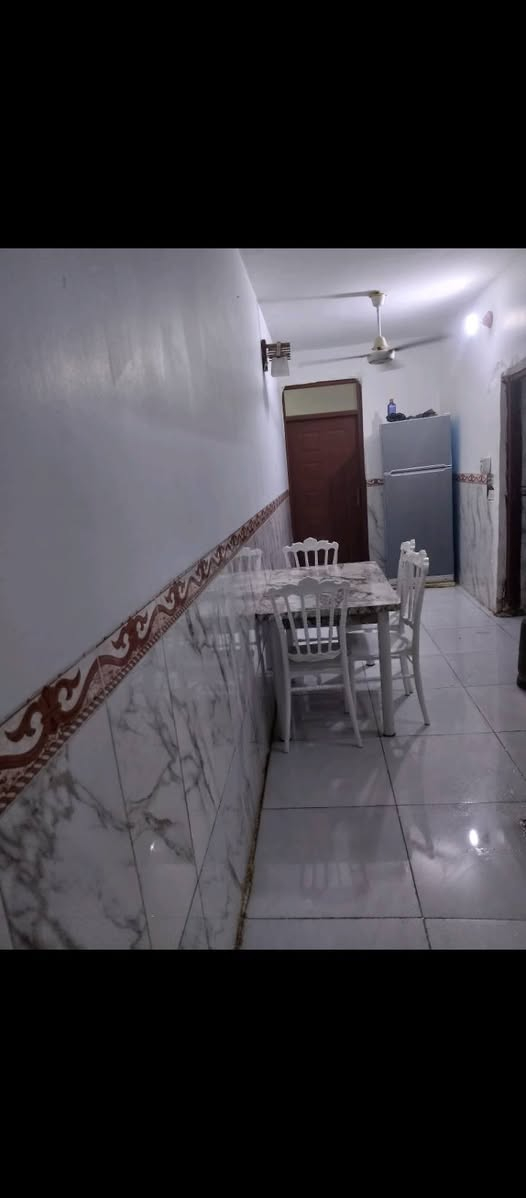 بيت للبيع في البلديات زراعي مو حوااسم  قرب مدرسه تغلب طابق واحد غرفتين ومطبخ واستقبال وحديقه وكراج كبير وحمامات عدد2 بناء بلوك سقف صب نازل عن الشارع بمقدار 10 سم السعر 60 وبي مجال موجود على الواتس اب ***********
