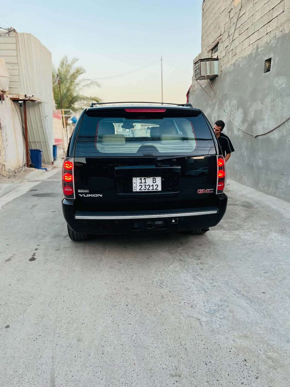 السلام عليكم للبيع جمسي دنلي خليجي شركة المنصور فول للخير صندوك كهربائي ستيرن كهربائ دوس كهربائي تشغيل عن بعد مرايات شفط شاشات ثنين كتلوكات الشركة بيها ماشيه 140 تخم تاير وصدر وكير ومكينة وكشر شرط الفحص سيارة جديده وما بيها كل نقص مال جناي وحيل نضيفه 2012 رقم بغداد انكليزي بسمي شخصيا السيارة مكفوله من الصبغ وضربه شرط السونار للستفسار اتصل برقم ***********عنوان السيارة بغداد زعفرانية جسر ديالى القديم
