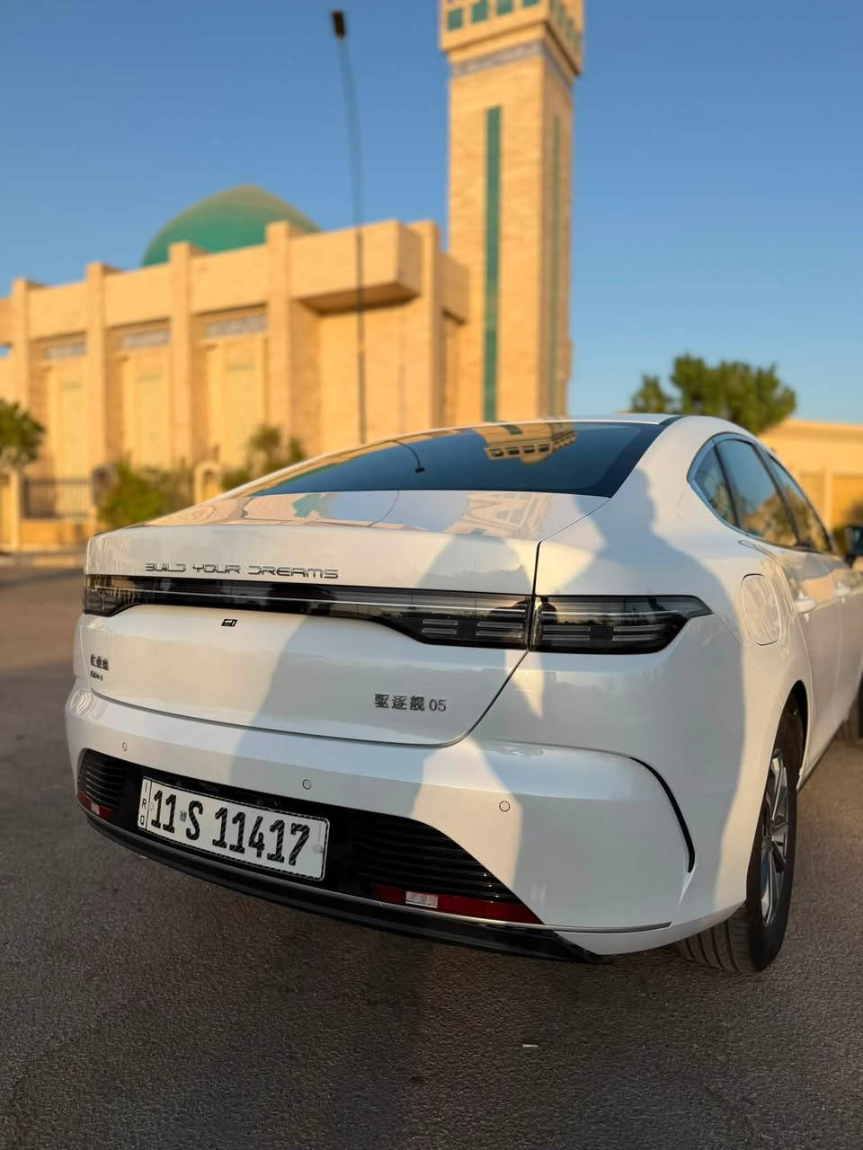 🚘 للبيع BYD Destroyer 05 موديل 2025 DM-i
✨ سيدان هايبرد Plug-in Hybrid — اقتصادية وعملية

🔹 المحرك: 1.5 لتر بنزين + محرك كهربائي

🔹 ناقل الحركة: E-CVT أوتوماتيك

🔹 الدفع: أمامي FWD

🔹 عدد المقاعد: 5

🔹 السرعة القصوى: 185 كم/ساعة

🔹 التسارع 0-100: حوالي 7.3–7.9 ثانية حسب الفئة

🔹 البطارية: Blade LFP

🔹 سعة البطارية: 8.3 أو 18.3 kWh حسب الفئة

🔹 المدى الكهربائي: 55 كم أو 120 كم NEDC حسب الفئة

🔹 استهلاك اقتصادي جداً للوقود

🔹 الطول: 4780 ملم

🔹 العرض: 1837 ملم

🔹 الارتفاع: 1495 ملم

🔹 قاعدة العجلات: 2718 ملم

🔹 سعة الصندوق: 450 لتر

⭐ مميزات السيارة:

• شاشة وسطية 12.8 إنش

• مفتاح رقمي

• تكييف أوتوماتيك مع مخارج خلفية

• فرامل إلكترونية

• أنظمة أمان ومساعدة للسائق حسب الفئة

• بطارية BYD Blade

• سيارة اقتصادية جداً ومناسبة للاستخدام اليومي

📌 الموديل: 2025

📌 النوع: BYD Destroyer 05 DM-i

📌 الحالة: [تطبيع جاملغ من الشركه  ]

📌 اللون: [ابيض]

📌 الممشى: [5000]

💰 السعر: [20مليون ]

📞 للاستفسار: ["***********

