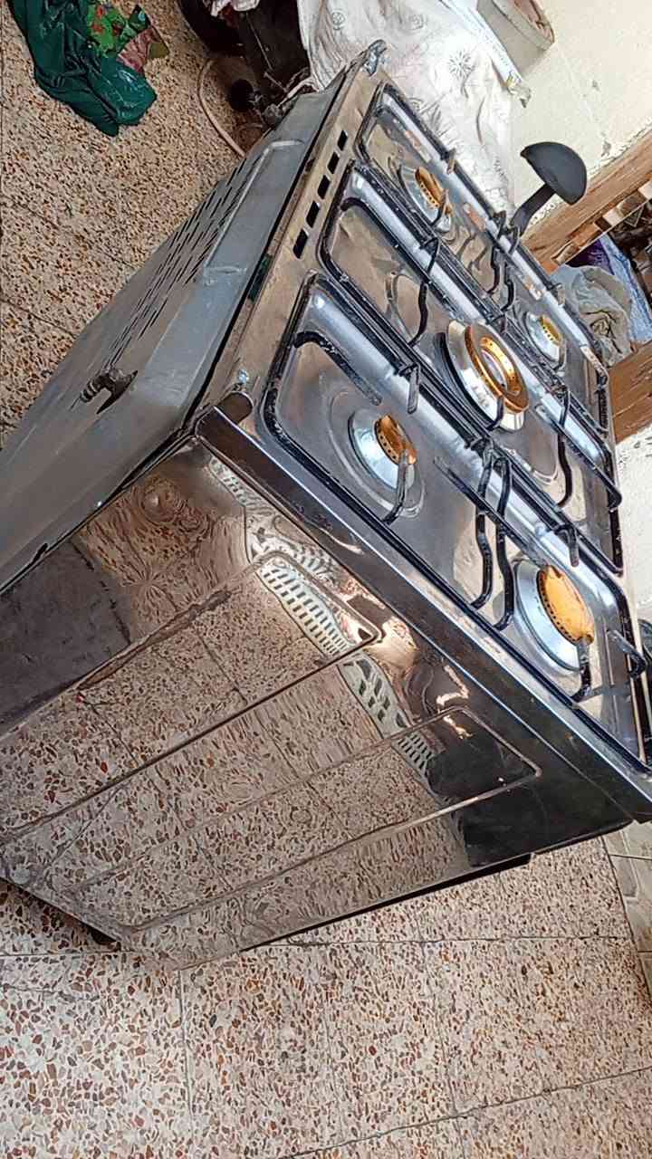 طباخ خمس عيون نظيفة جداً كامله ما بيه اي نقص ناره زركه وحلوه والفرن شغال  طباخ شرط الفحص العنوان البصرة القبلة حي الامام موسى الكاظم السعر 275 قفل رقم الهاتف *********** هذا الرقم بيه واتساب فقط

