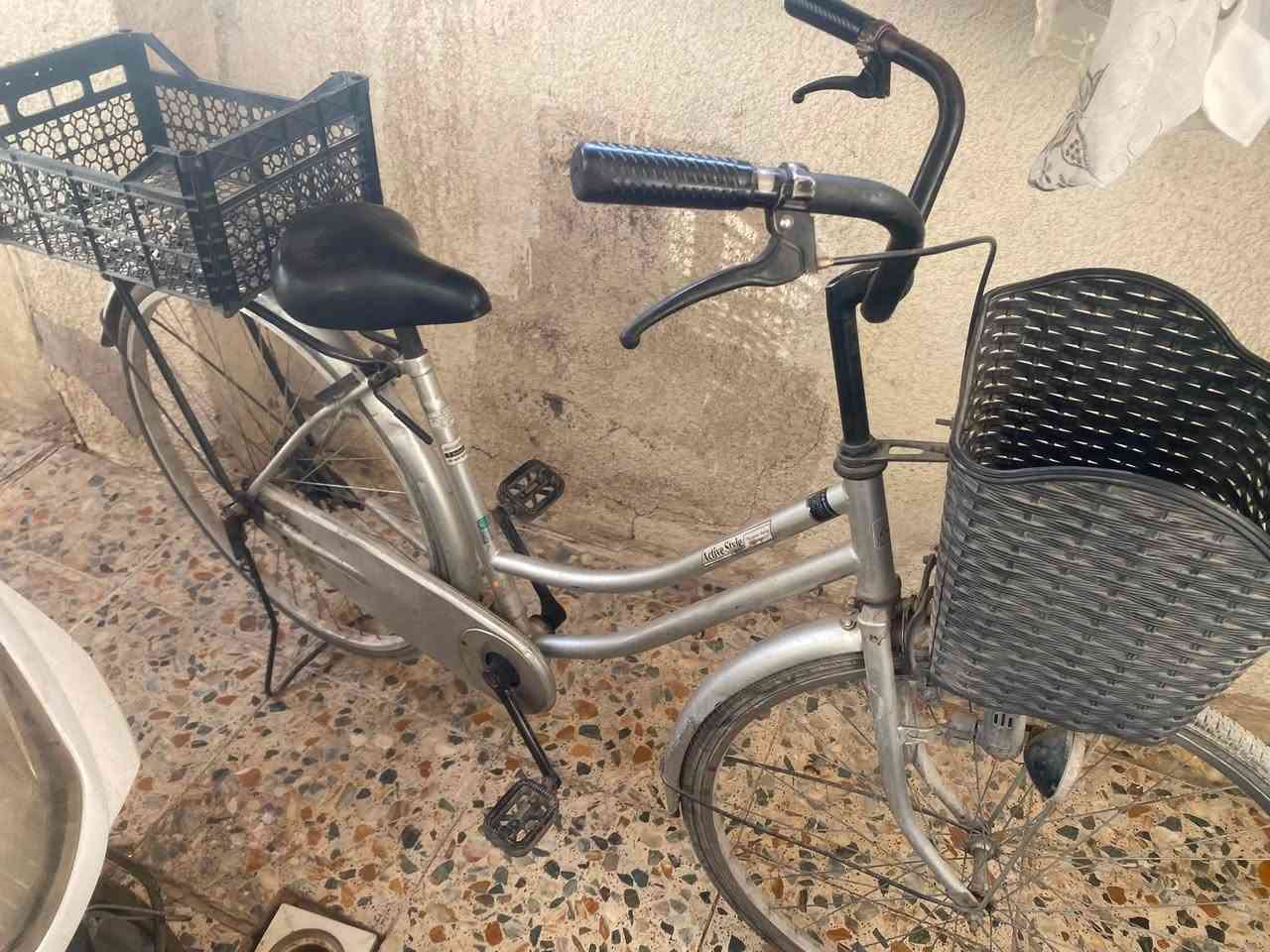 باسكل ياباني بالة للبيع باسكل نضيف بس يحتاجلة غسل قليل الاستخدام  سعرة 65 وبي مجال للطيبين رقم الاتصال *********** واتساب فقط
