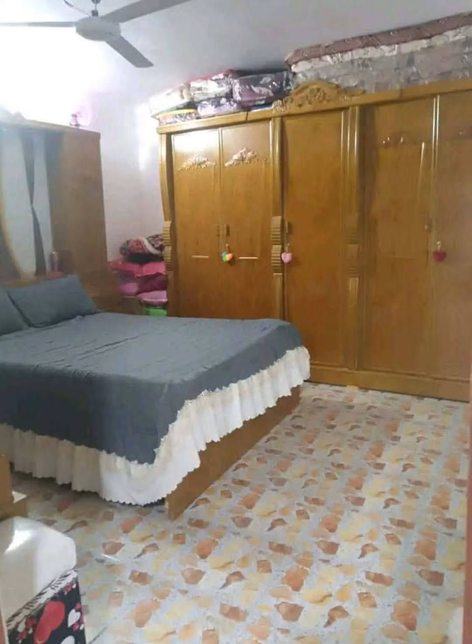 سلام عليكم عندي بيت للبيع يتكون من 3غرف وصاله واستقبال ومطبخ وصحيات وكراج جبير ومحل المساحه ميتين متر طابو زراعي سند25 يم معمل اصباغ كرستال فوك من حي الامين سعر39وبي مجال ***********
