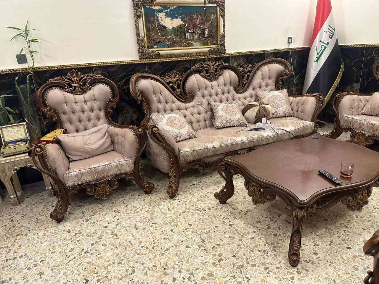زان 10 مقاعد طبله وسطيه ثكيل جدأ خشب زان أصلي 
الجاد بلشراء فقط السعر خاص واتس.***********
