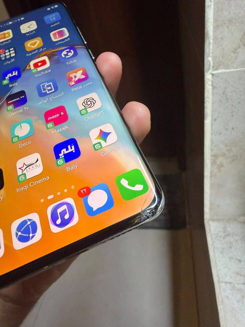 للبيع بي ٤٠ برو
الجهاز بي تفاصيل هواي

١-قبل فترة صار خلل بالايسي مال الشحن وصلحته وهسه طبيعي
٢-مبدل الشريط مال البطارية هم قبل فترة
بعدين تعرض لصدمات مثل ما موضح وهسه الجهاز رجع نفس قبل يطفه ويحتاج وقت تشغل بي يله يشتغل يعني يحتاج تصليح

الجهاز بي فطر بالكلاس بالأسفل مثل ما موضح ما ماثر على اداءه

ابيع على وضعه ١٢٠ وبي مجال للشراي
مكاني بغداد
للاستفسار خاص او واتساب ***********
