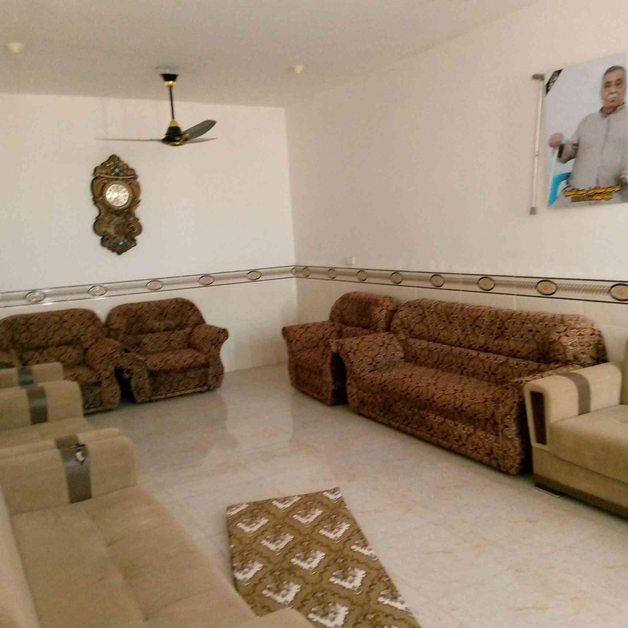 بيت البيع مساحه 300 متر رمادي طاش الاوله قرب جامعه الانبار  رقم هاتف ***********
