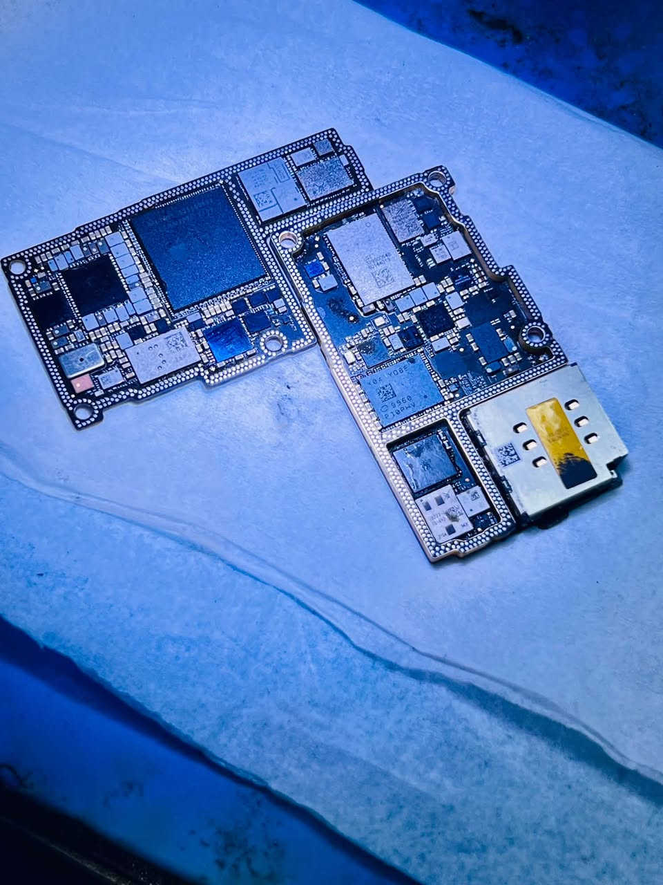 iphone 11 pro  📶
No Service❌
No imei ❌
No modem ❌
Done ✅ 

مكتب الاخوين للقرطاسيه والموبايل
الموصل حي سومر قرب الاستداره الاولى 
مجاور صيدلية الثراء داخل الفرع 
***********

نص مكتوب في الصور:
- قبل