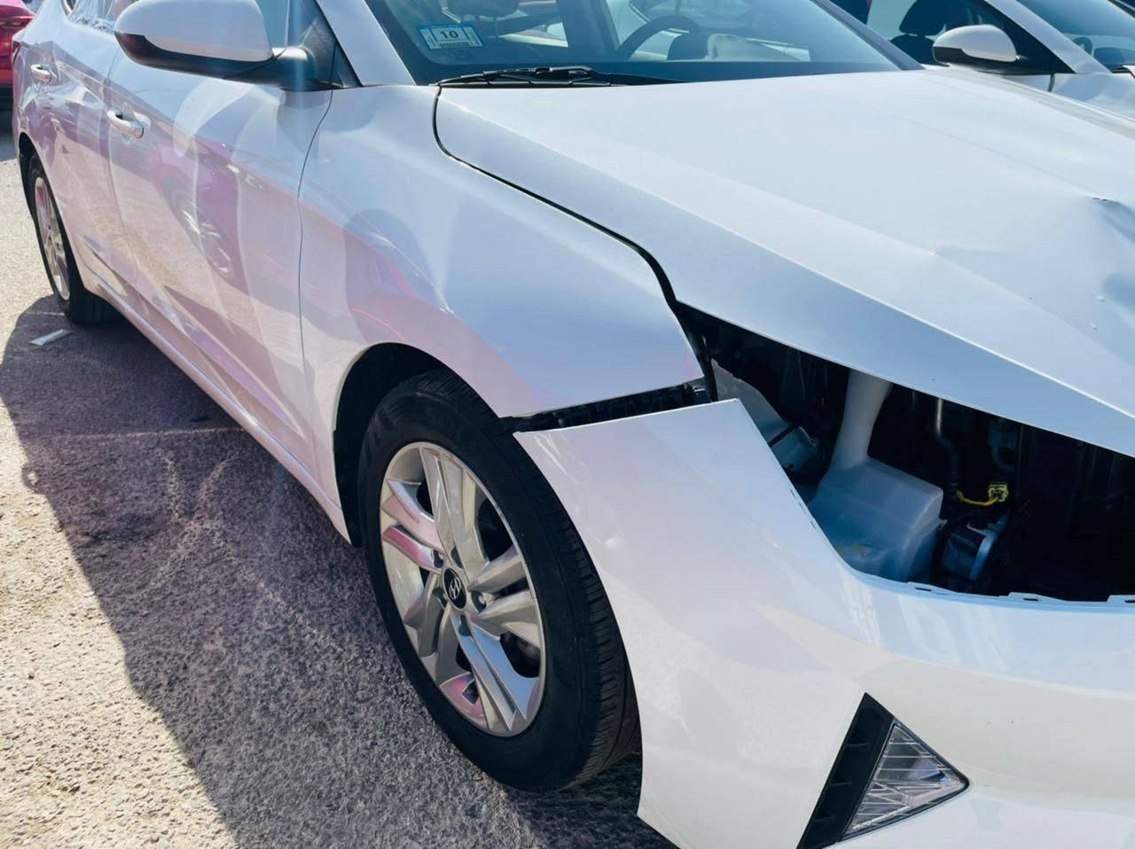 هونداي النترا موديل ٢٠ وارد امريكي محرك ٢٠٠٠ دوش كير AT محور
[  ] السيارة ماشية ( 78404 ) قابلة للزيادة  
حادثها في أمريكا موضح بالصور وباقي السيارة مكفولة من الصبغ والتبديل 
رقم بغداد انكليزي سنويتها ل2027 
السيارة بأسمي 
السعر المطلوب 140 
مكان السيارة بابل 
للإستفسار الاتصال على الرقم ***********
