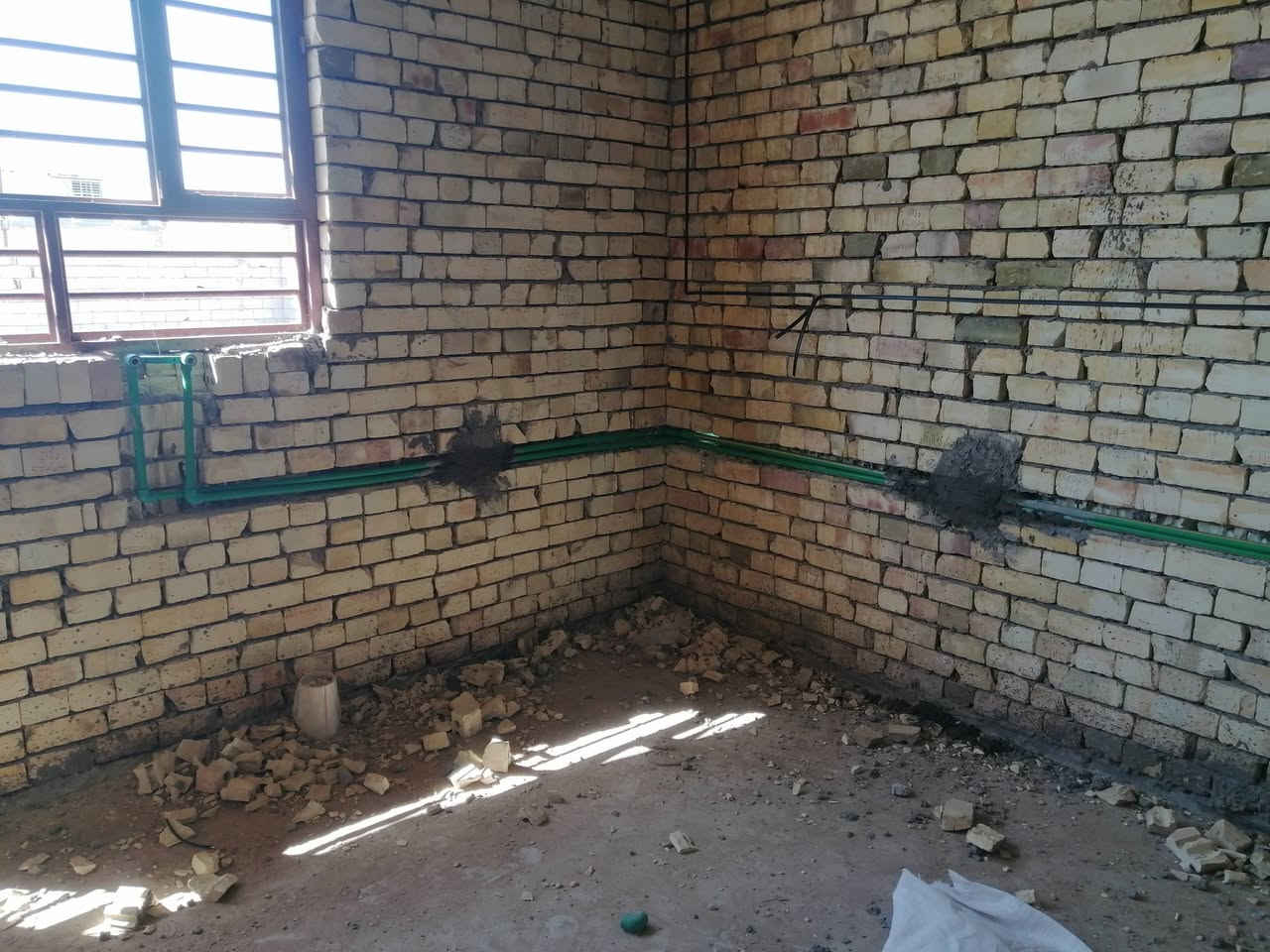🔧 تأسيس  مياه لجميع أنواع المنازل والمحلات
🚰 و كيزرات وصيانة بواري البلاستك *********** 
📞 يحيى السالم ✅
