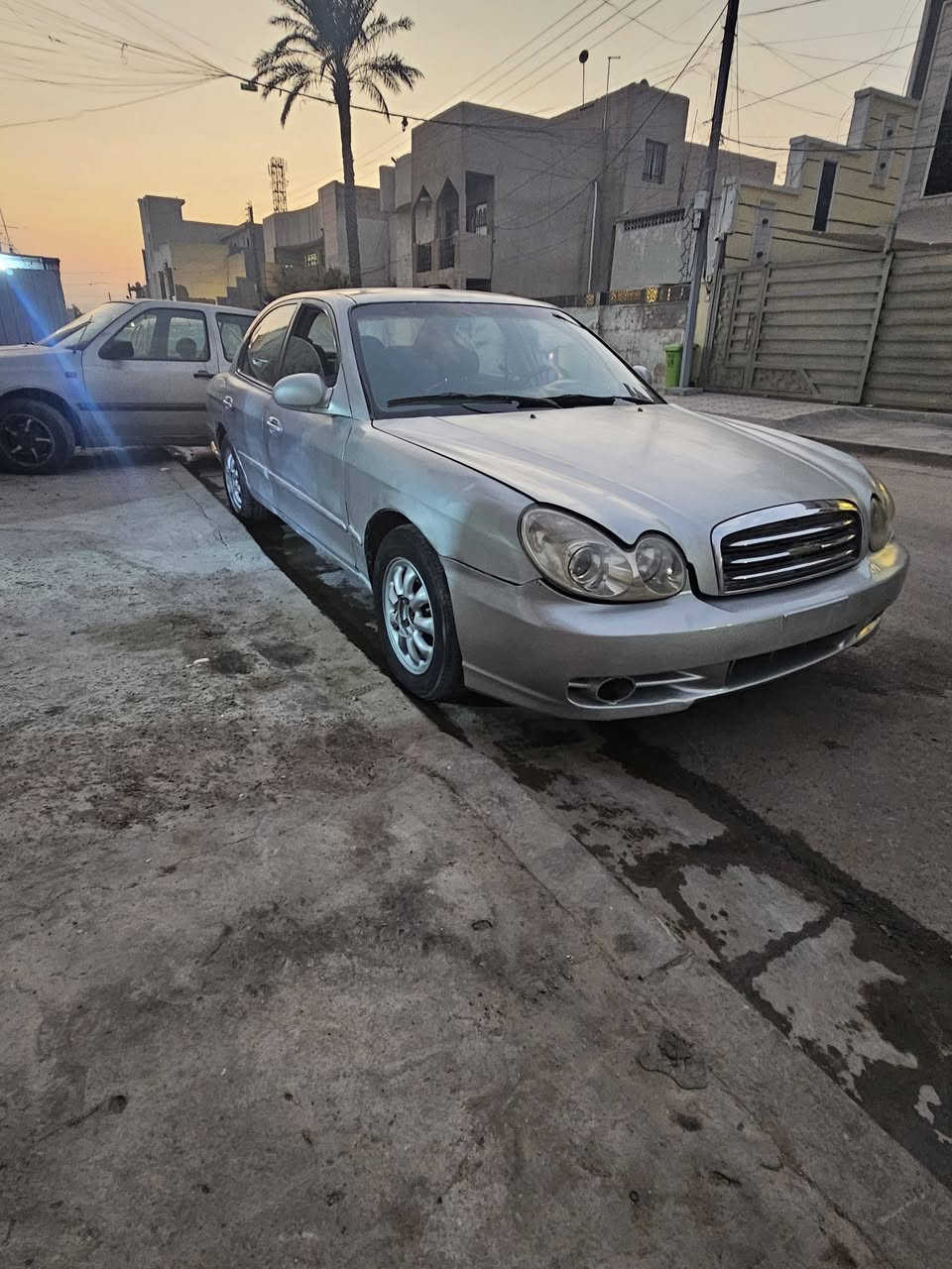 سلام عليكم
سوناته وفود مديل 2000 
مكينه كير مكفولات تخم تاير جديد كهربائيات كامله
رقم السياره فحص مؤقت ديالى صاحبها موجود 
سعر ٢٨
 بيها مجال بسيط حك الجيه *********** مكاني بغداد
