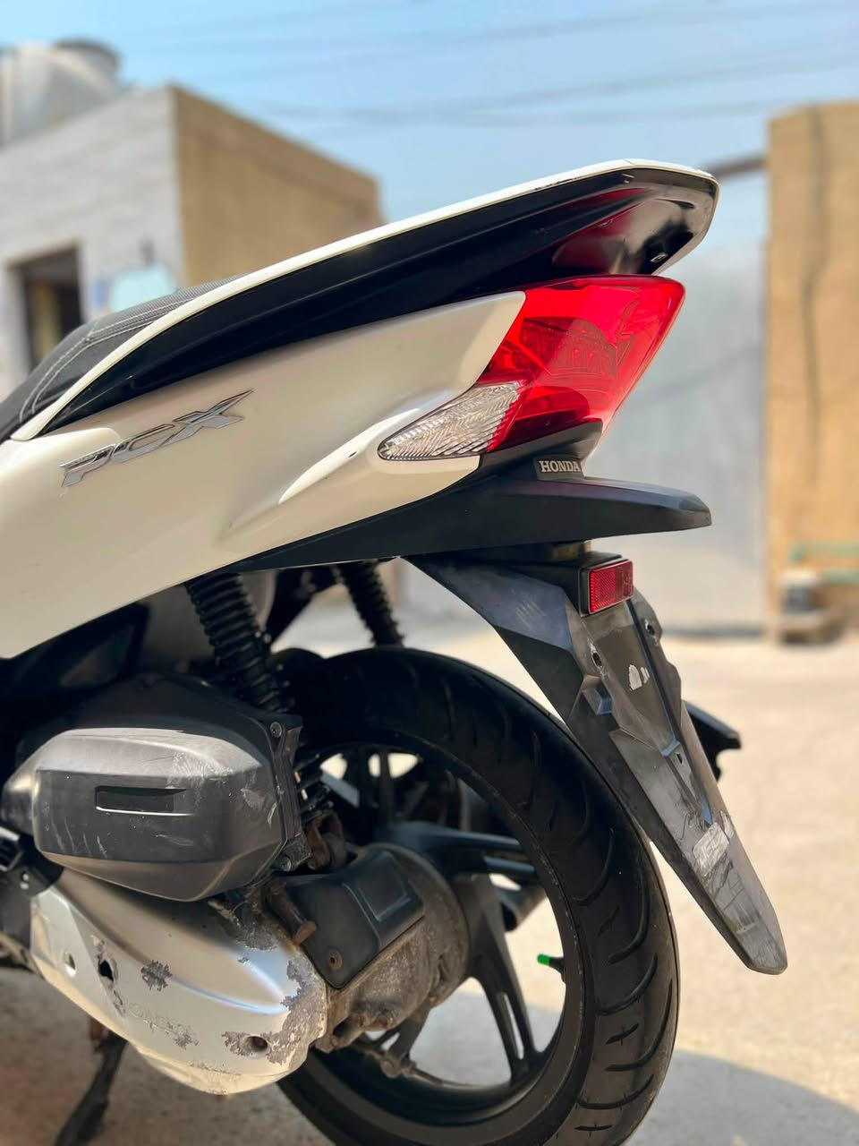 السلام عليكم Pcx  جيل الثاني مكفوله كفاله عامه  مكينه 125حساس ازدحام وحساس ستان  دراجه مال جناي قبل شهرين نزلته السعر مليون و ٨٥٠ الهاتف ‭***********‬ العنوان بغدادالزعفرانيه
