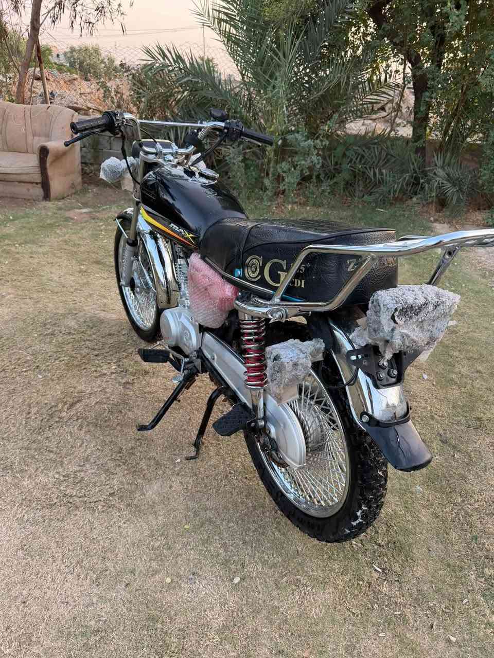 سلام عليكم سونلكً موديل2025دراكه كاعده شرط مكينهً كبس لاصرف ولابخارً دراجه بس ناقصها دشبول فقط مابيها اي نقص شراي اتصل خاص ماعندي تحياتي للجميع***********
