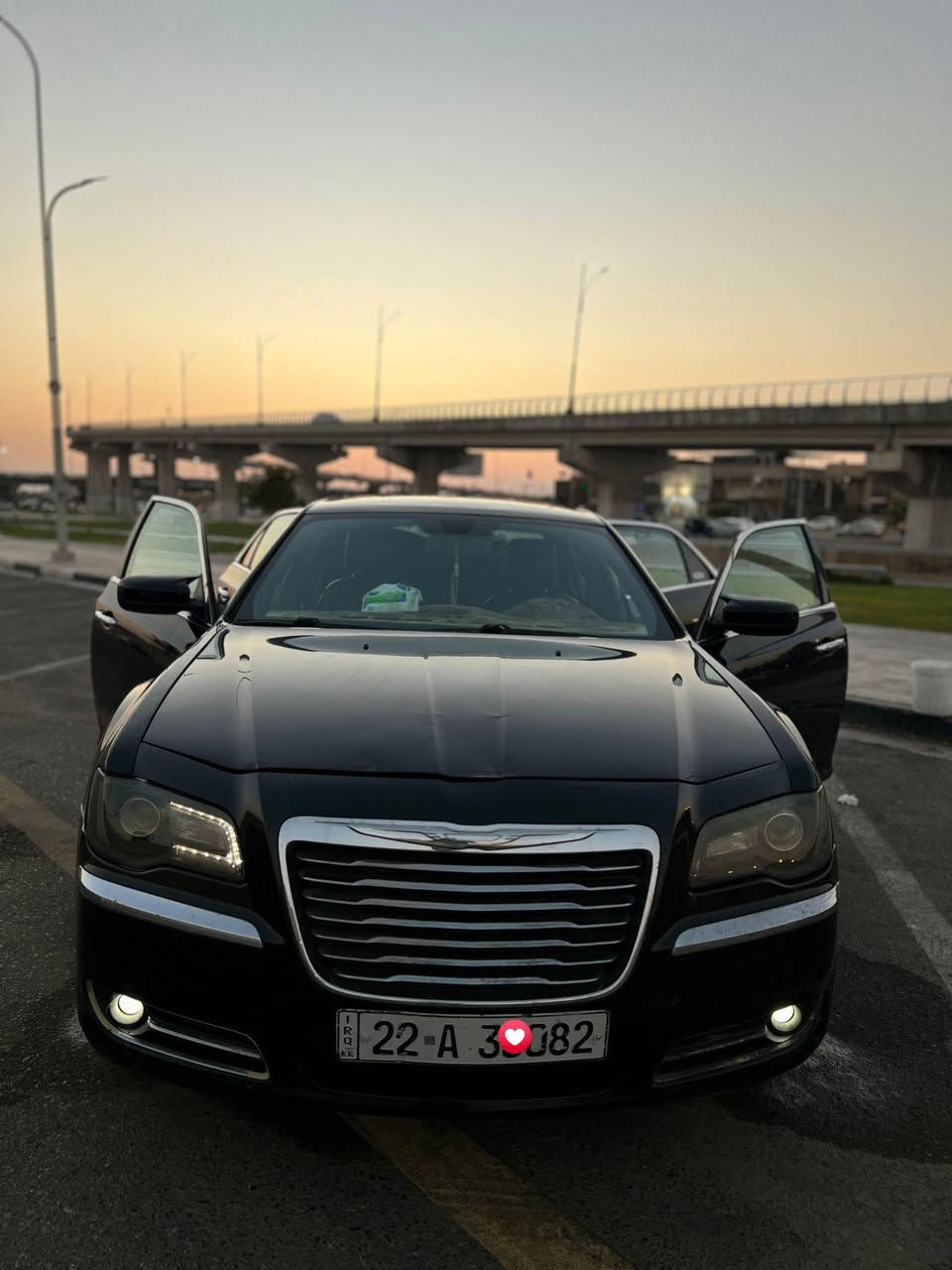 اوباما ١٤ فول الفول فقط فتحه سقف مابيها سياره لوك جديده فقط كصه جنطه سياره عليها ويل مكسيكي وكير ماوس شاشه كبيره سياره جاهزه ماتصرف عليها ربع دينار داخل جلد أسود عسلي . مكينه ٣٦٠٠ مامفتوحه ابده فقط بيع سعر 50 وبلعافيه على لي ياخذها سياره  مكانها بلبصره ***********
