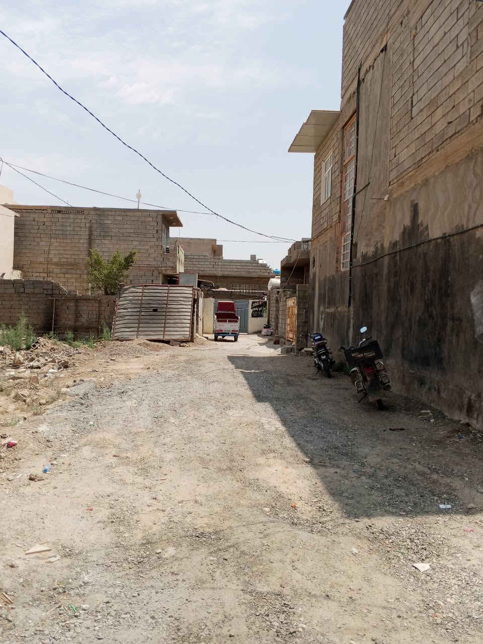 بيت لبيع مساحته 100 متر بناء حديث سعر 50 بي مجال مكان بهرز قرب كراج دانيال رقم تليفون ‏‪***********‬‏
