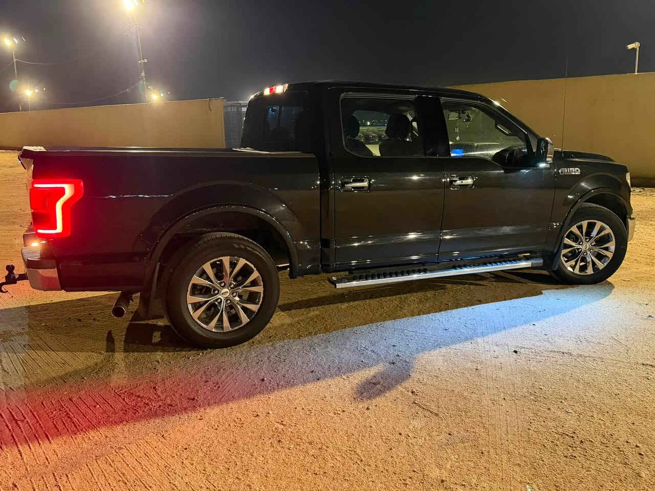 السلام عليكم فورت f150 خليجي فول
مواصفات 
سياره مكفوله 
بصمه 
رادار 
كامره خلفيه 
حساسات 
شاشه  المس 
كشنات كهرباء +تتفئه وتبريد 
تحكم ستيرن 
تتفه وتبريد 
مريات شفط 
مضومه زنون
باب طويل بدي قصير  
رقم بغداد مشروع وطني تحويل ثاني يوم وين مايعجبك سنويه جديده ورقم جديد سعر 220 وبيه مجال 📲***********

