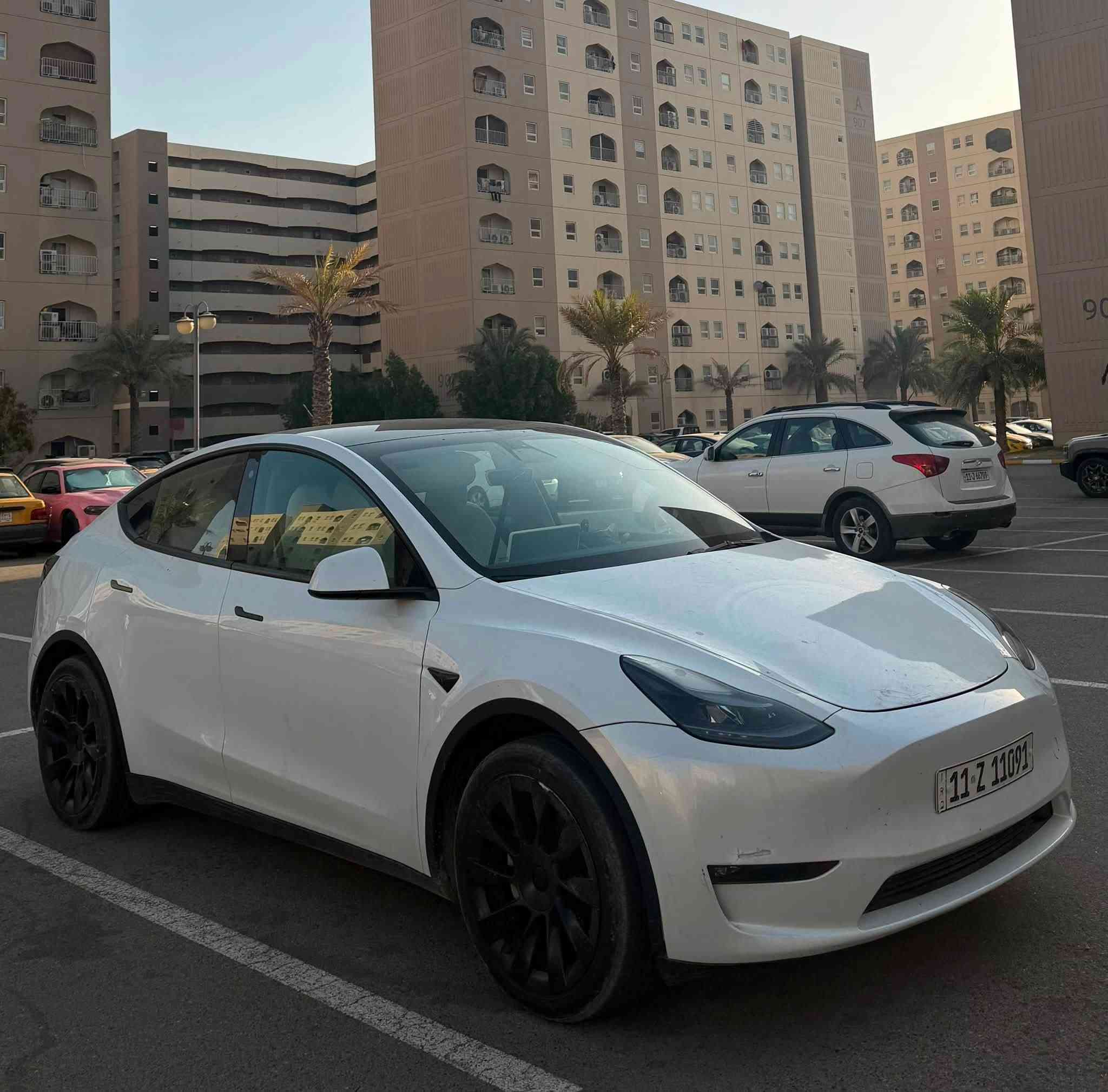 تسلا مودل Y 2023 
عدد الركاب 7 
ماشيه 40 الف ميل 
دبل ماطور لونك رينج 
السعر 208 وبيها مجال 
للاستفسار 
***********

