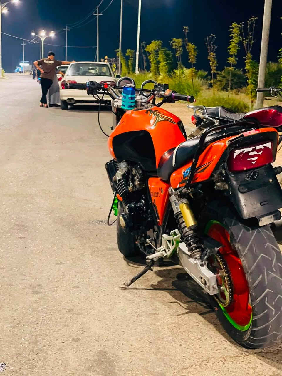 السلام عليكم ورحمة الله وبركاته للبيع
دراجه بطح CB400✈️
الدراجه بيها نقوصات خفيفه دشبول على اشاير 
1 2 3 بطناش شلعه و معدل رعب يشكن الكاع بيها خربطه بل كابريته عوزها تنضيف و ترجع فول محركها بلادي ما ملعوب بي و تحتاج تفيلس فقط مكان الدراجه صلاح الدين باقي التفاصيل التواصل مع الرقم التالي و شكرآ
*********** متواجد واتساب فقط

