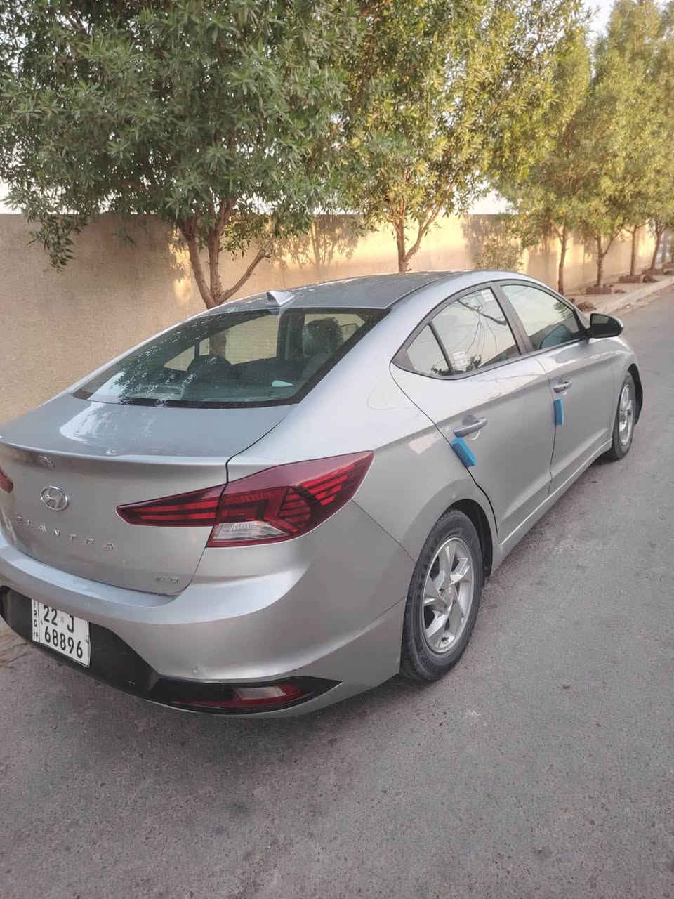 السلام عليكم
النترا وارد أمريكي سنويه بأسمي  للبيع موديل 2020 ماشية 93 المكينة 1400 تيربوو وصور السونار بالمنشور تخم تاير تبريد شغال
السعر 92$ وبيها مجال للطيبين العنوان بغداد 
رقم الهاتف *********** 
***********
