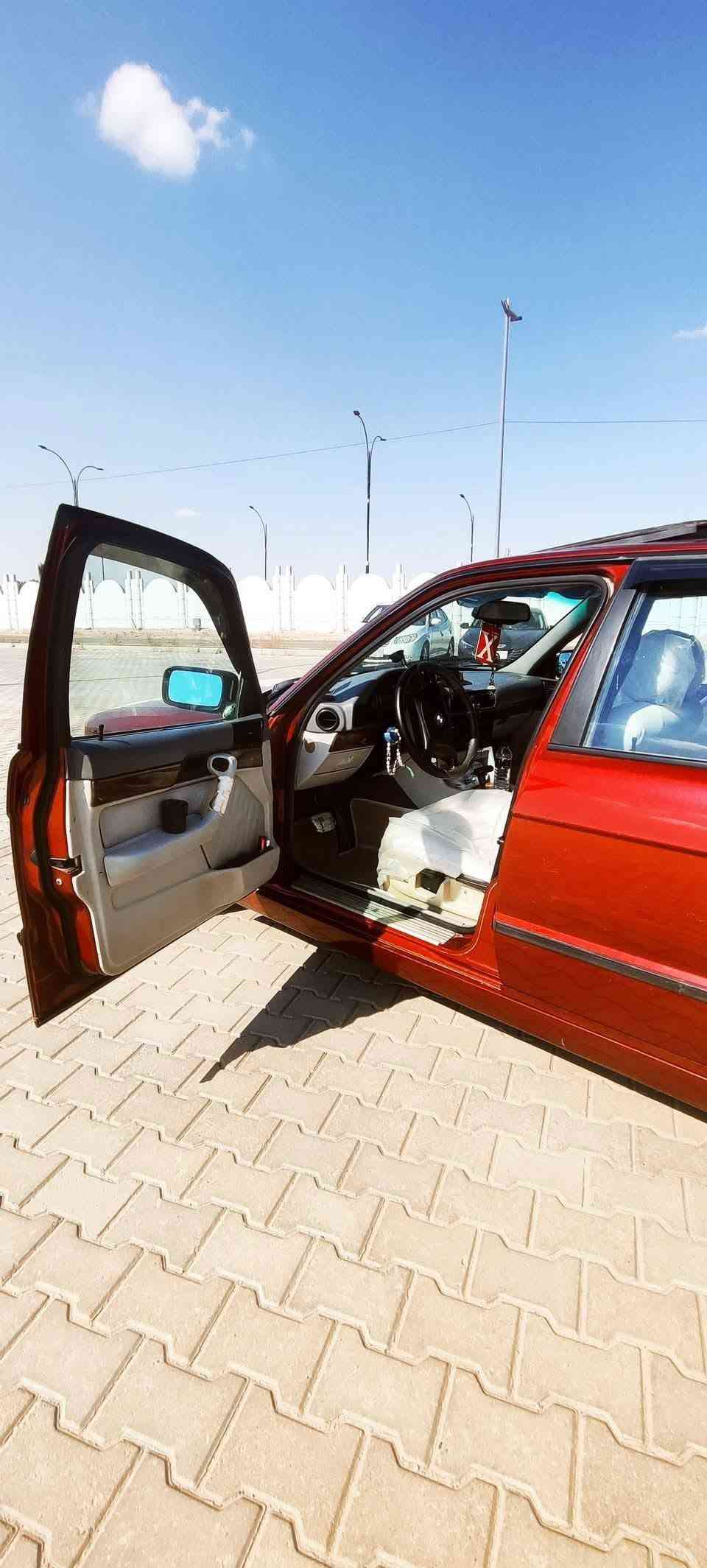 السلام عليكم               
BMW E34  525  
 موديل 1994 مكينه مسكر فانوس  سياره جاهزه وبلاديه بدون صبغ ماعدا قماره اثر جراد رقم اربيل دولي تبريد شغال كهربائيات كله بلاديه  سعر 95 وبيه مجال  العنوان البصرة الهارثه
 للأستفسار :***********

نص مكتوب في الصور:
- %52 11:09 الأصدقاء المقربون قصتك
