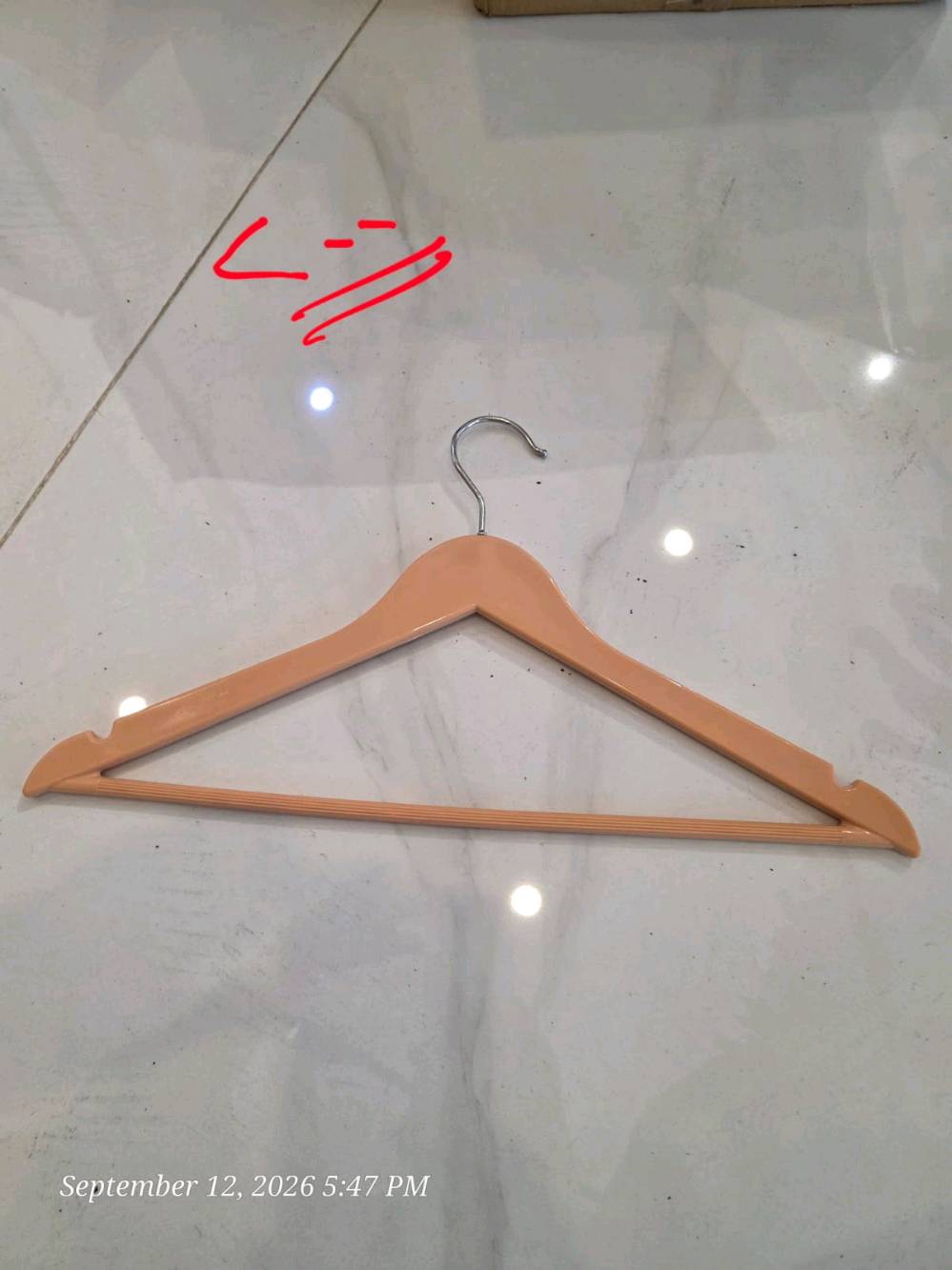 ديكورات محلات تجارية للبيع مستعمل نظيف جدا 
( تعلاقات ، شوكات، رفوف وسكك 
العدد المتوفر مكتوب في كل صورة
للتواصل والسعر *********** واتس اب