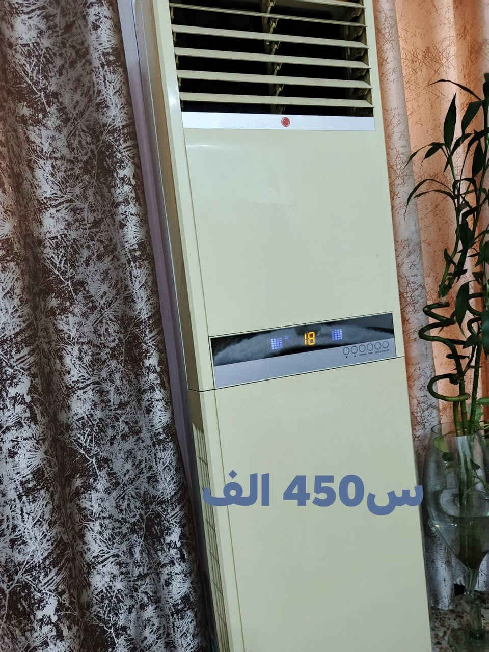 ***********

نص مكتوب في الصور:
- ميز طعام يحتوي على6 مقاعد السعر600 الف
- س 450 الف
- 150 س