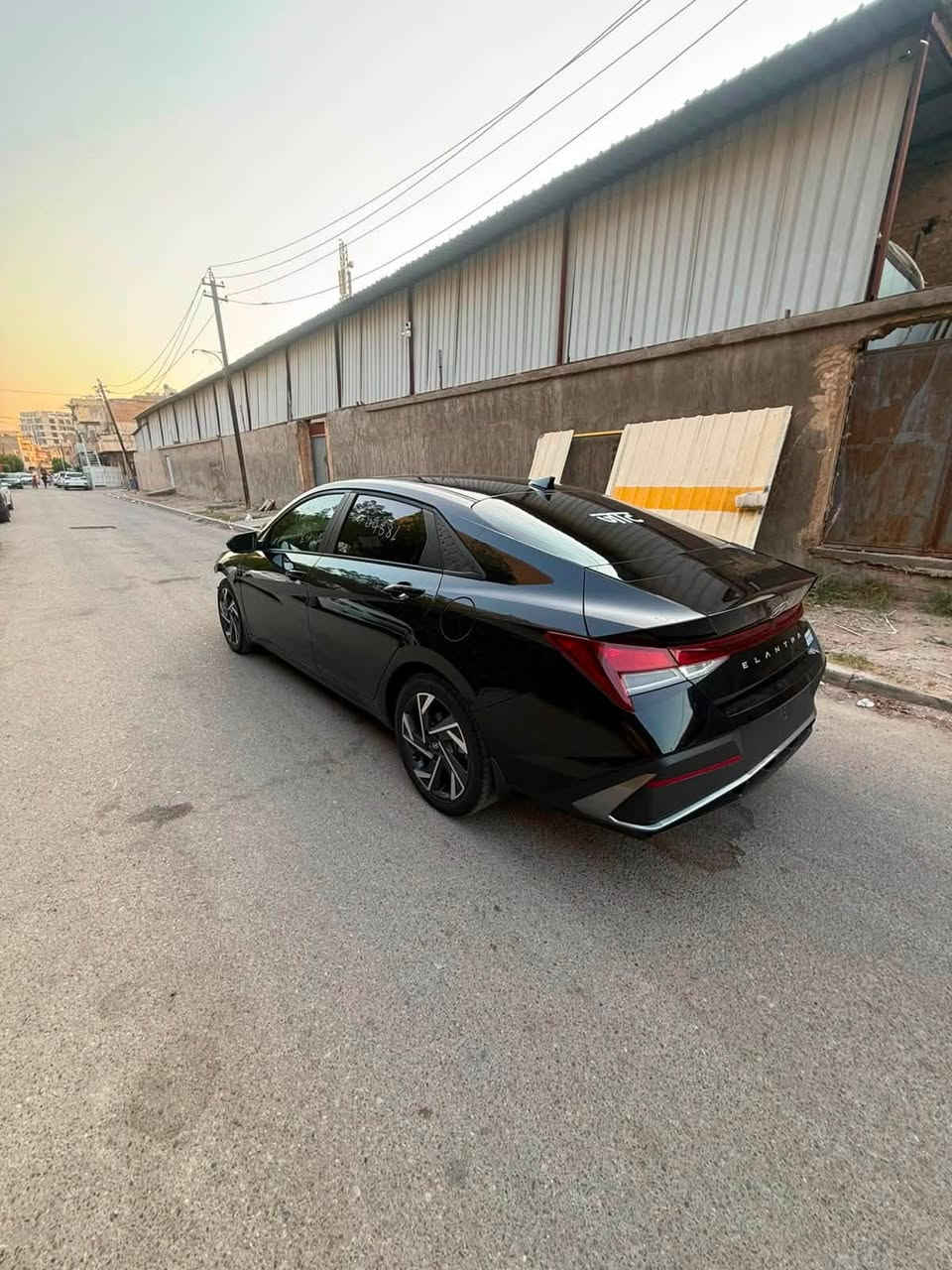 النترا 2025 دخول جديد محرك 2000 دوش منفيست بأسمي فول مواصفات ((بدون ايرباك)) مواصفاتها (بصمه _ فتحه سقف _ تشغيل عن بعد _ شاشه ديجتال متصله _ تدفئه بالكشنات _ تدفئه بالستيرن _ كاميرا خلفيه دواره _ تبريد منفصل مناخين _ مانع انزلاق _ رادارات _ ويل كب كروم حجم 17 _ شاشه كار بلي _ اضائه داخلي LED متعدده الالوان _ تحديد مسار _ قياده ذاتيه _ وباقي المواصفات المعروفه ) 
(((للبيع فقط على هذا الوضع بدون لوحات)))
السعر  : 123$ 
العنوان : بغداد 
***********
