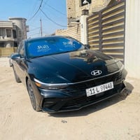 النترا موديل ٢٠٢٥ رقم بغداد محرك ٢٠٠٠ دوش ماشية ٢٢ ألف كيلو تقريبا ١٣ ...