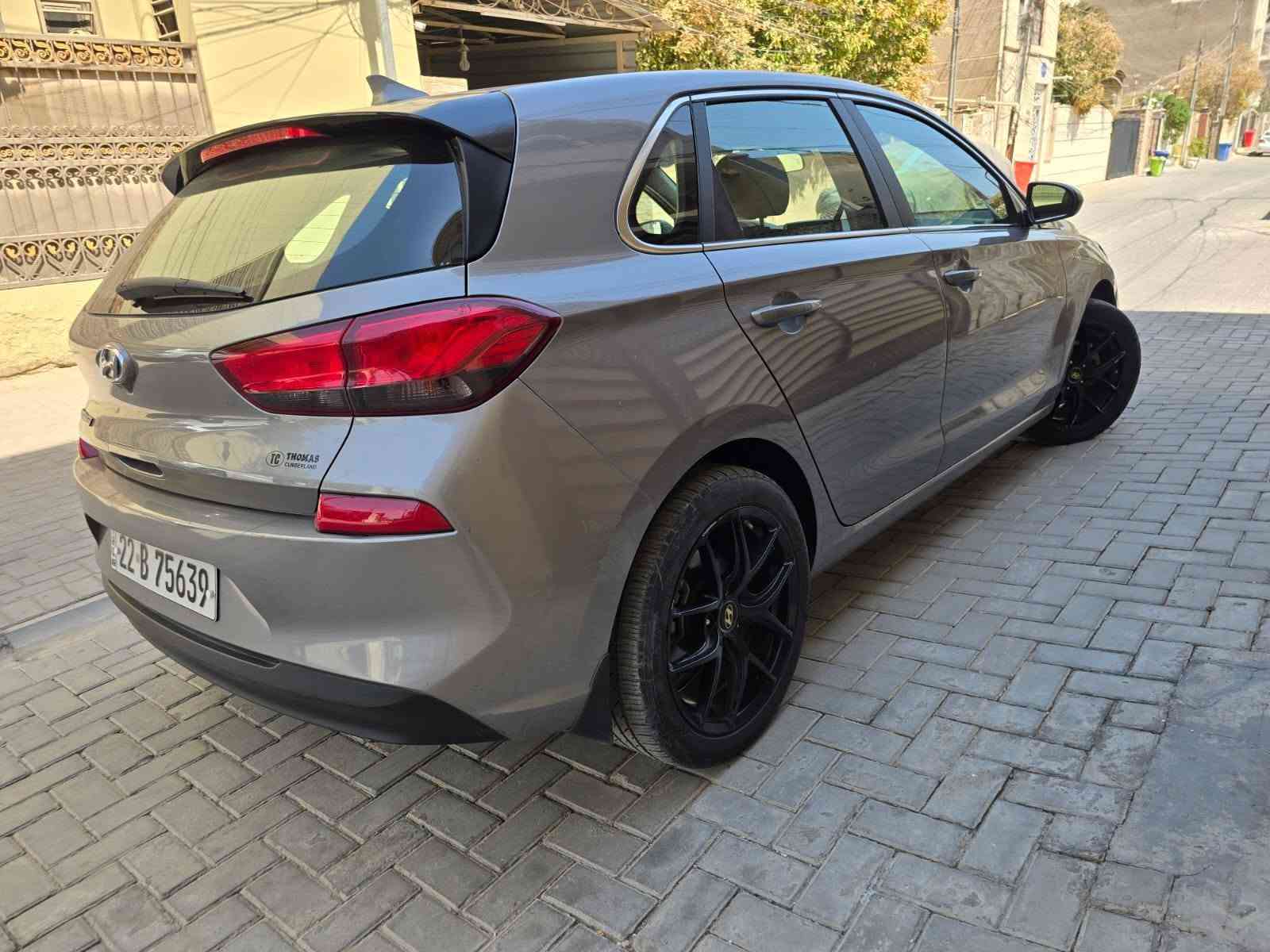 النترا هاشباك GT رقم اربيل دولي هزه جديده تحويل مباشر
موديل 2020
ماشيه 65ML

قطعتين صبغ بدون تبديل بدون دواخل 
سياره جديده بمعنى الكلمه 

تبريد ثلج ❄️
 تدفئه فول مع تدفئه بالمقاعد ♨

السعر 105$وبيها مجال بسيط 

للتواصل ***********
مكاني الدوره جمعية خير الله 
السياره جاهزه من كلشي
