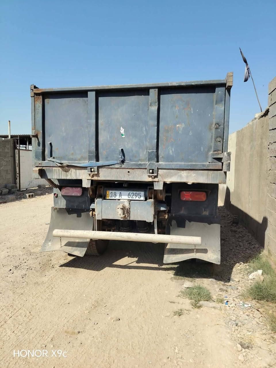 سكانيا قلاب١١١ موديل 79رقم بابل نكليزي مكينة عادي تخم تاير بيها تحول ثاني يوم باسمه صاحب سياره الاستفسار اتصال ***********

نص مكتوب في الصور:
- HONOR X9c