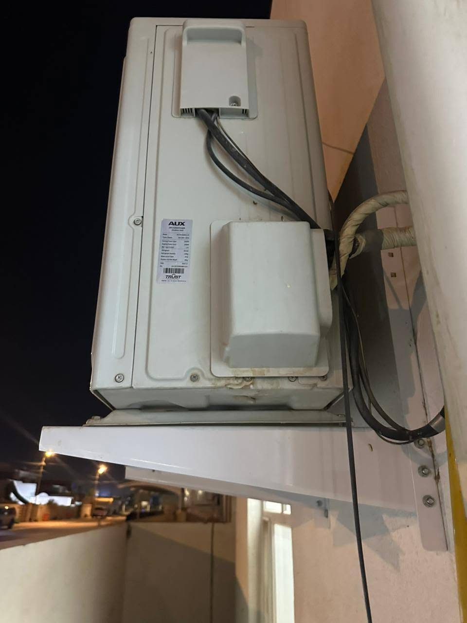 عندي سبلت للبيع شركهAUX ابو طن 2
السعر : 400 بي مجال للشراي 
مو شراي لاتعبني 
المكان:النجف الاشرف شارع مجمعات 
للاستفسار اتصال: ***********
