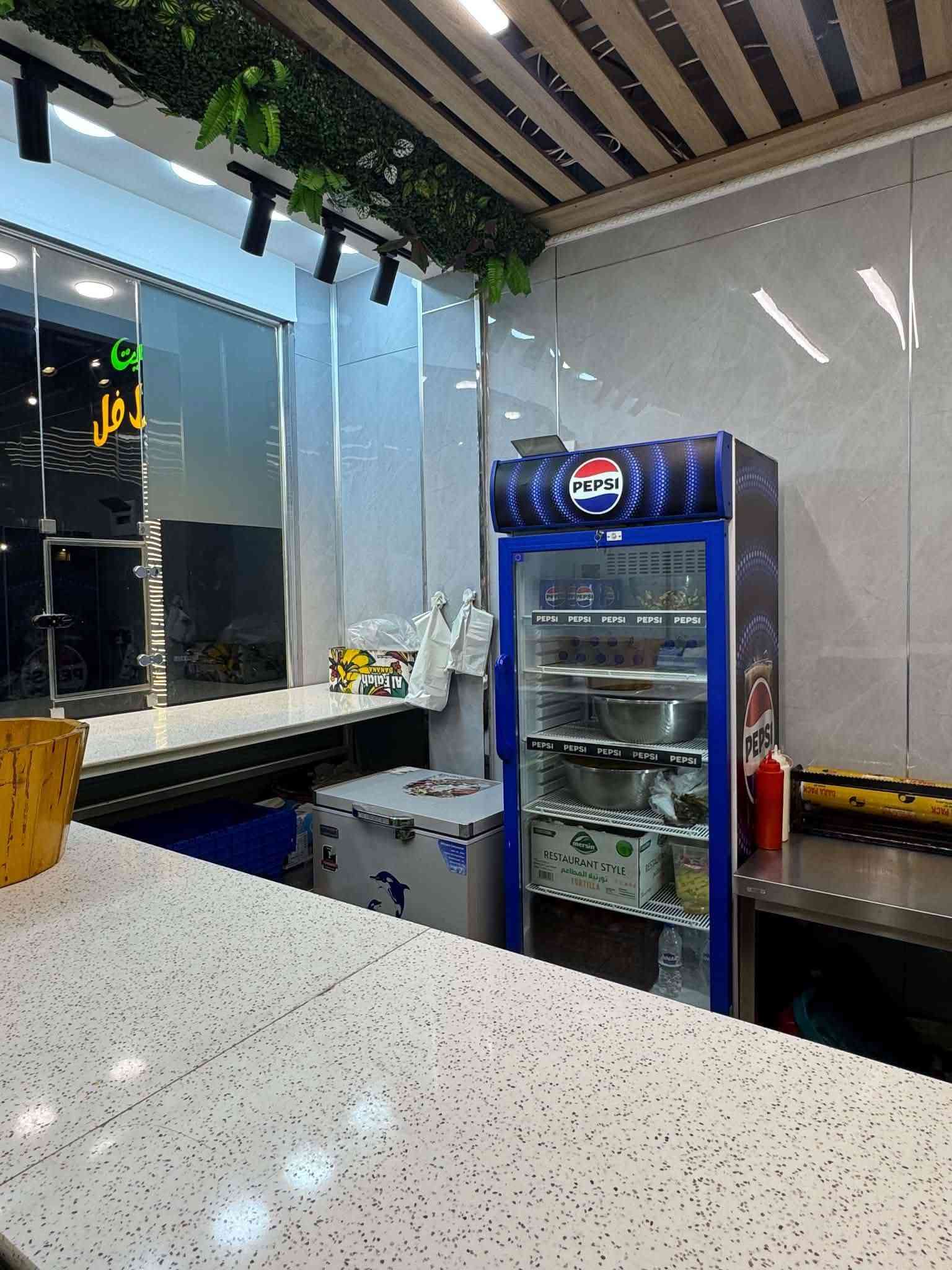 للبيع
مطعم ( بيت الفلافل)
مطعم جاهز بمعدات واجهزة غذائية وسل استيل مختص بالفلافل والبركر والمطعم شغال حالياً 
العنوان مدينة الصدر مقابل مستشفى الحبيبية 
السعر ١٠ مليون
