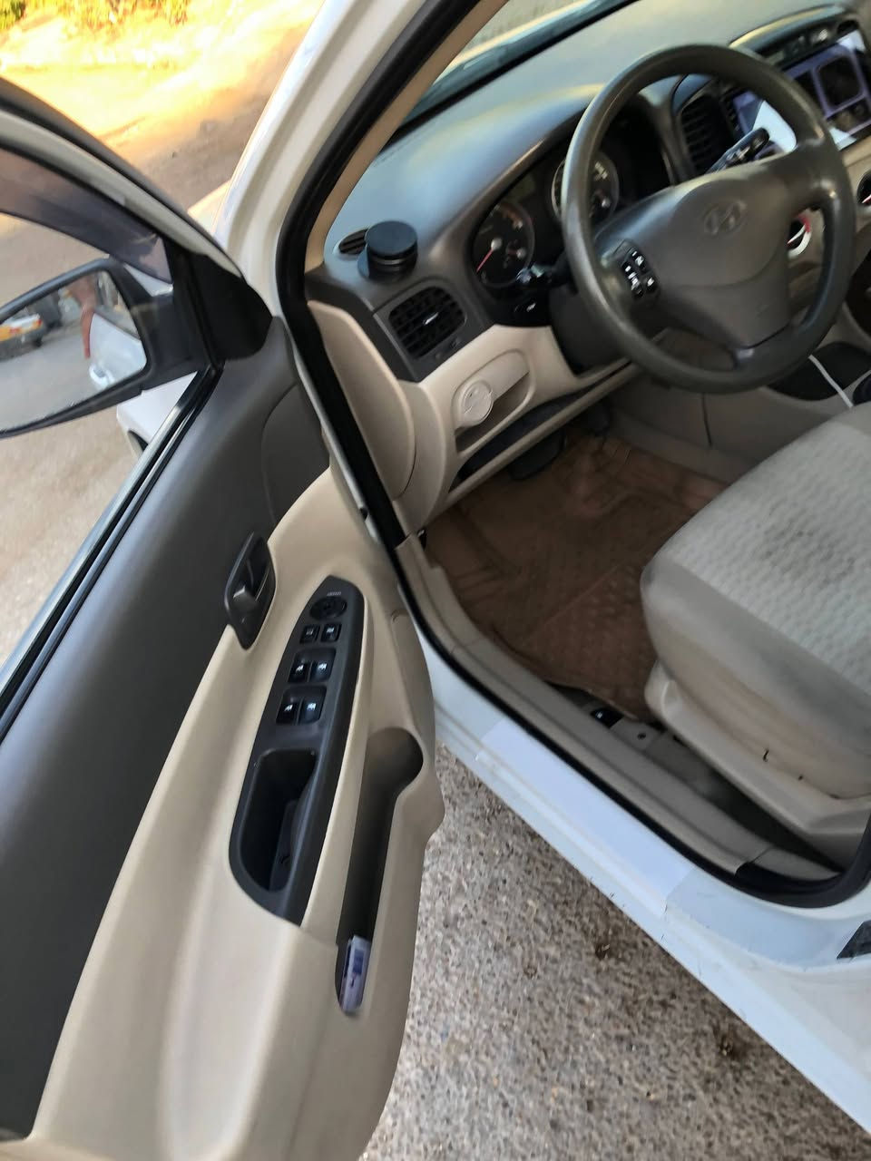 السلام عليكم اكسنت موديل 8خليجي بيه جاملغ وبنيد صبغ بدون دواخل الباقي كفاله عامه تبريد جاهز مكينه جاهزه مكفوله الباقي كله مكفول رقم مميز سنويه بسمي مصفره كامله كبل للشارع مكان بغداد شهداء البياع اني مكلف بل نشر يعني تراسل ماجاوبك رقم صاحب سياره ***********
