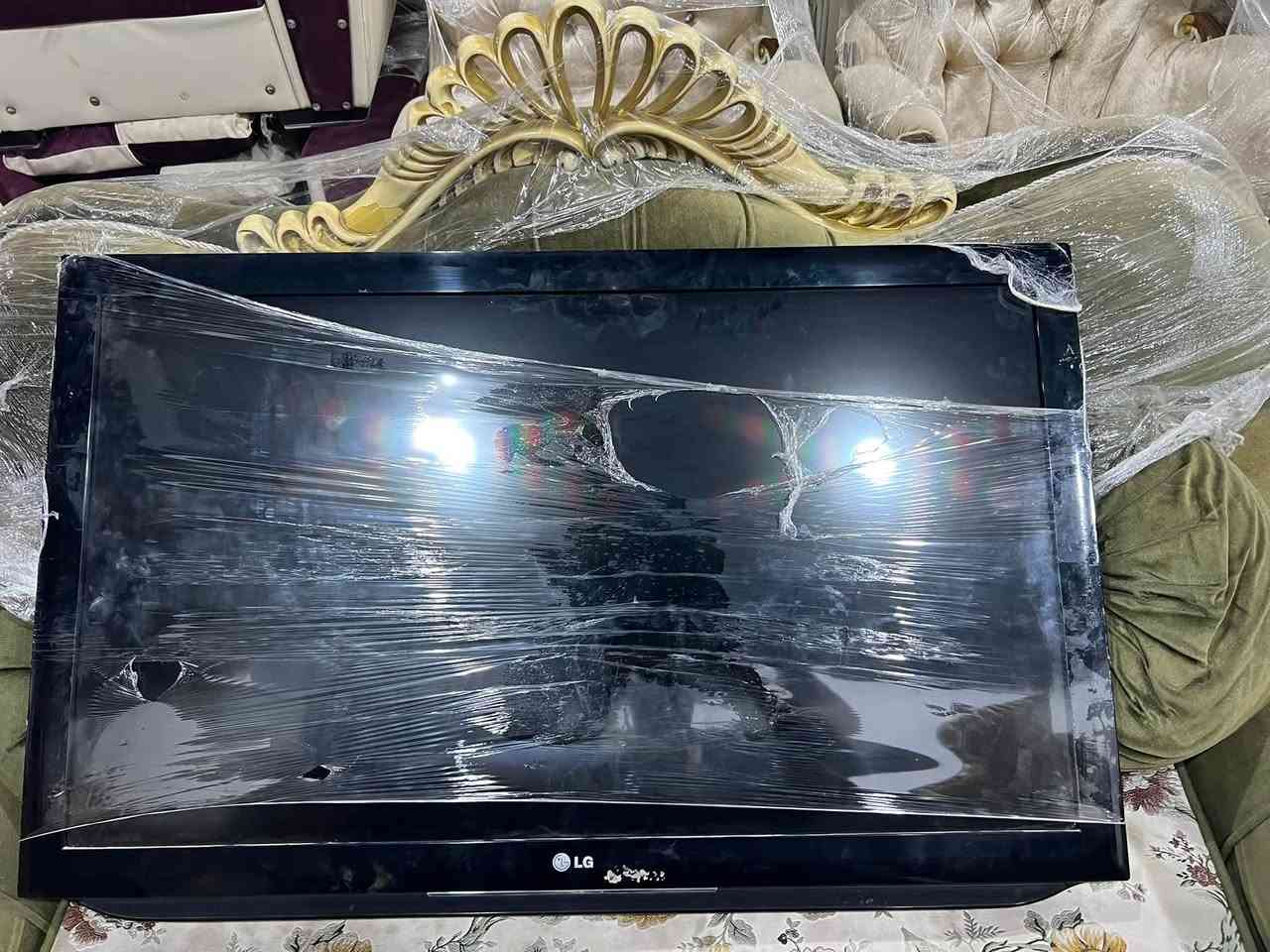 سلام عليكم بلازمات للبيع نضافه ٩٠ بل ١٠٠ بأسعار مناسبه الاستفسار ***********
