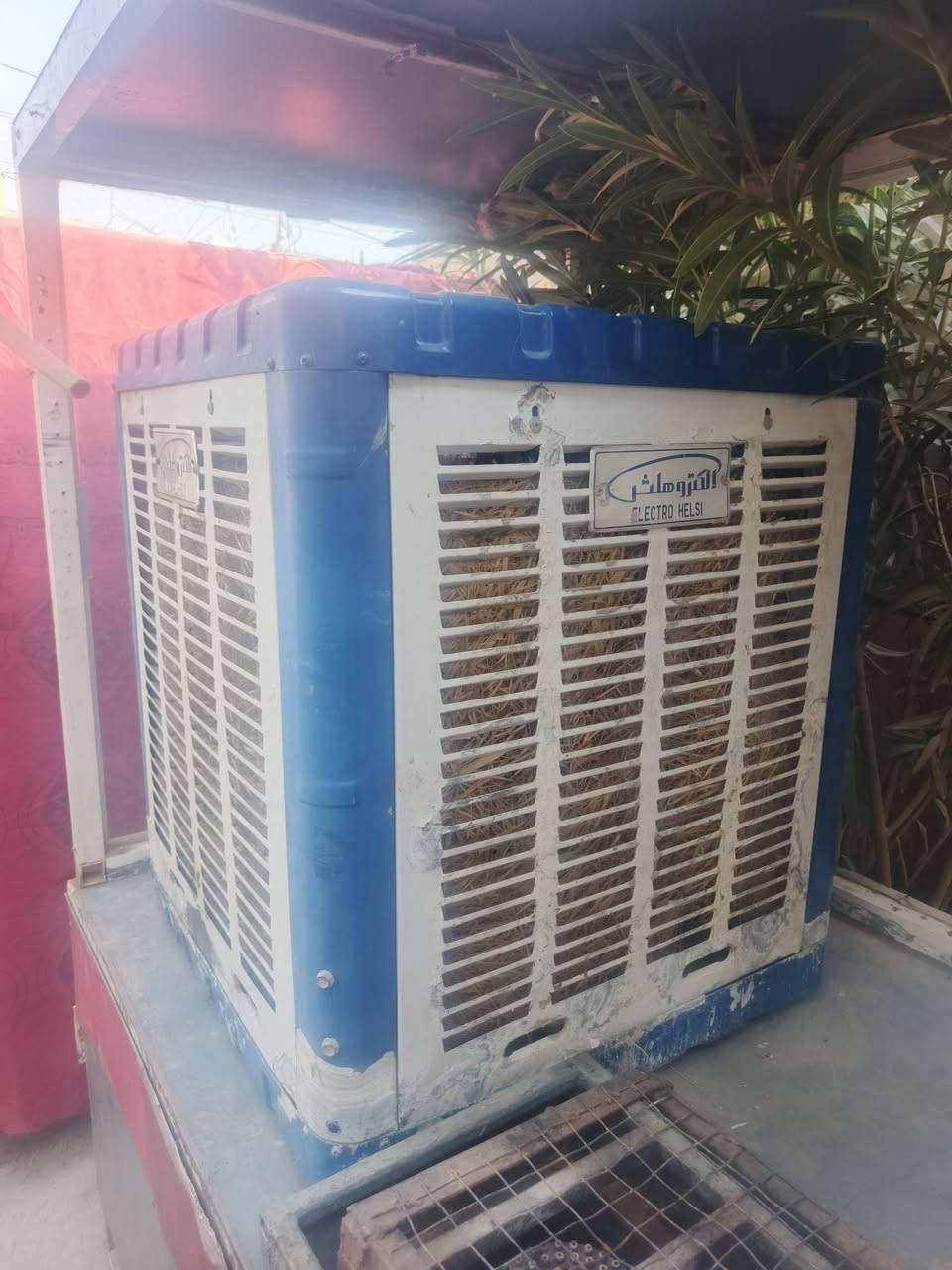 مبرده نضيفه مال بيت متروكه. مامحتاجيهه. سعره 60 وبيه مجال.
بيهه ضعف تفره بيدك يلا تشتغل حتمال كنديسر عوزهه 
مكان حي لحكيم.  ***********

***********
