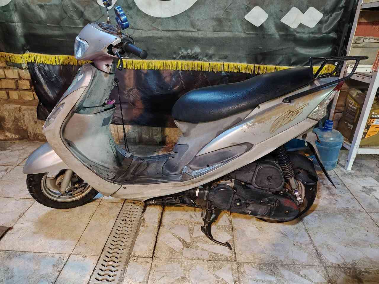 ماكس منغولي نضيقة مكفولة مكينة ما مفتوح منها برغي شرط كلجات رياضي كلوبات جدد كهربائيات كاملة الگفرات كليها بلادية ما مبدلة مختومة ختم واحد الدراجة فول نضافة سعر 600 وبيها مجال 
عنواني بغداد البلديات 
***********
